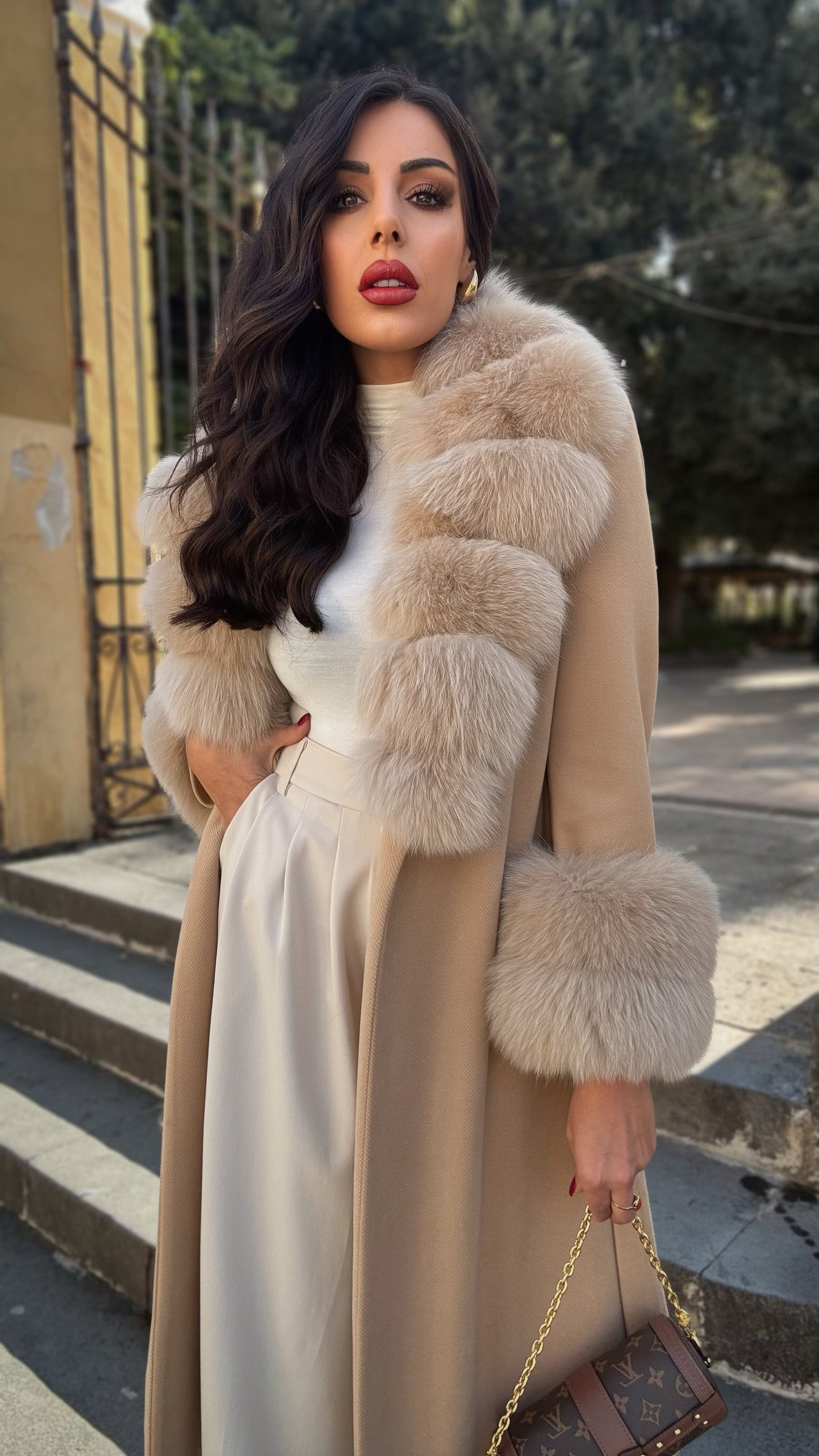 Cappotto monopetto bordi in volpe nocciola