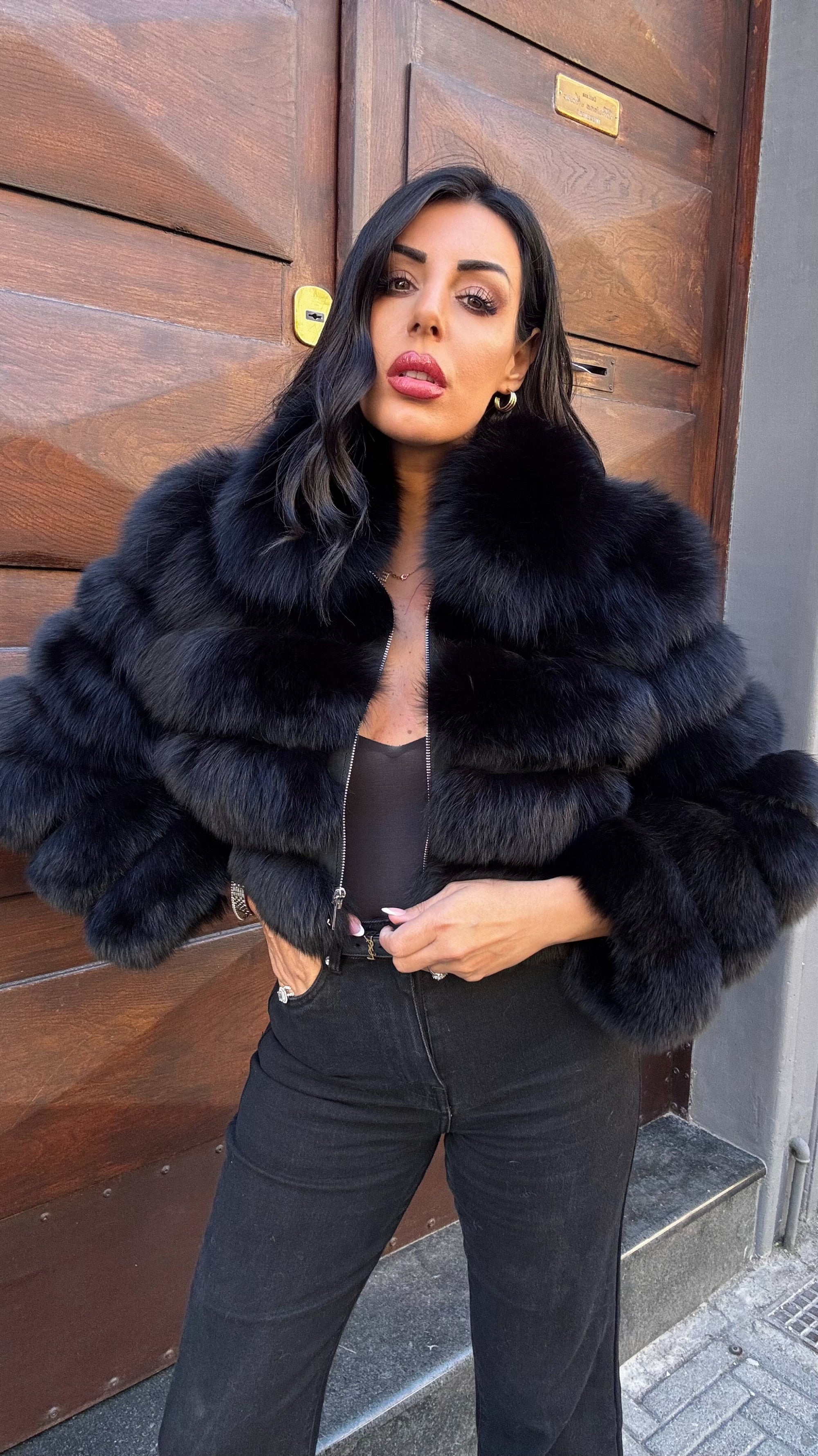 Volpe nera woman Luxury