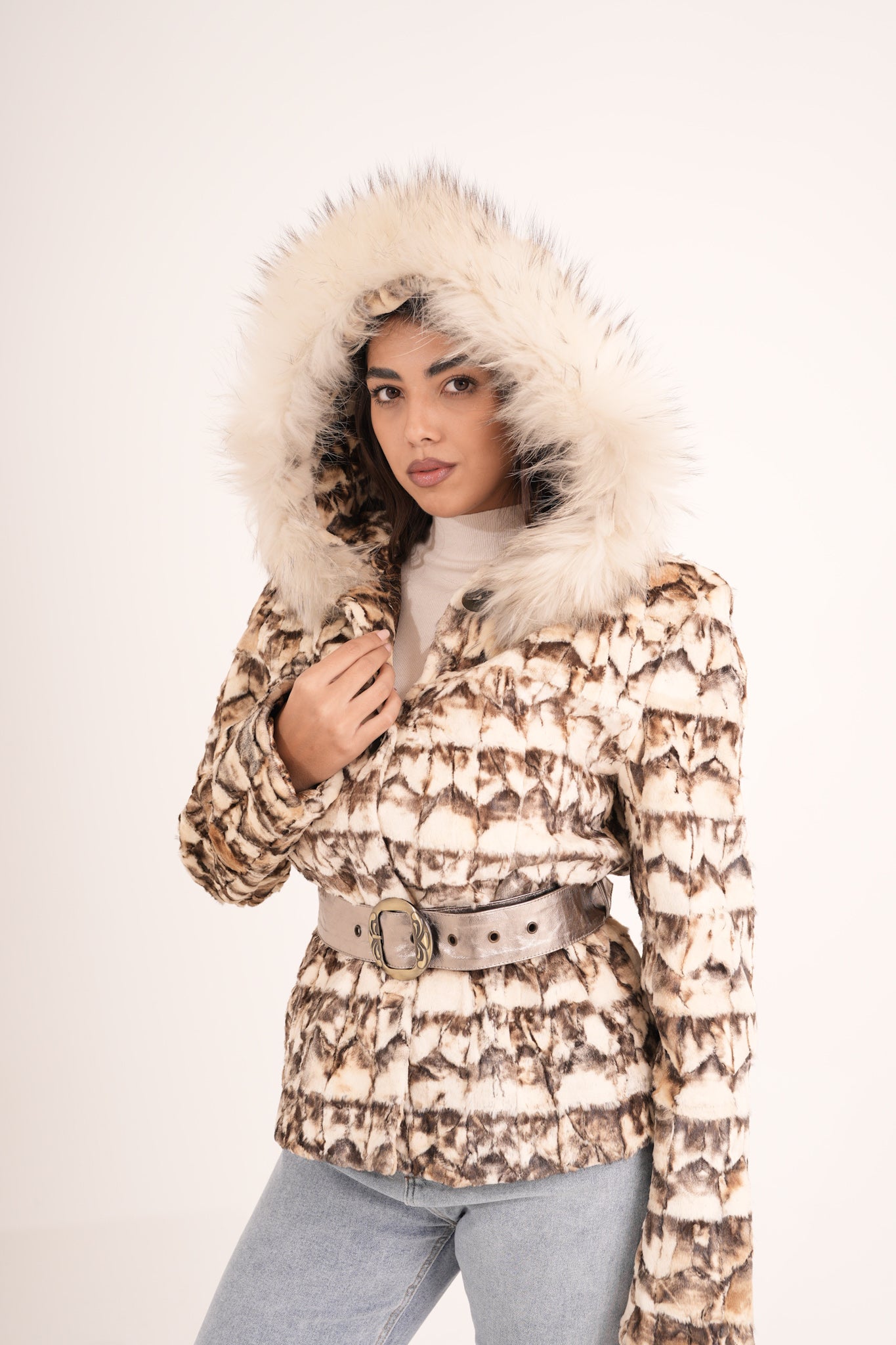 Visone con cappuccio ally plin