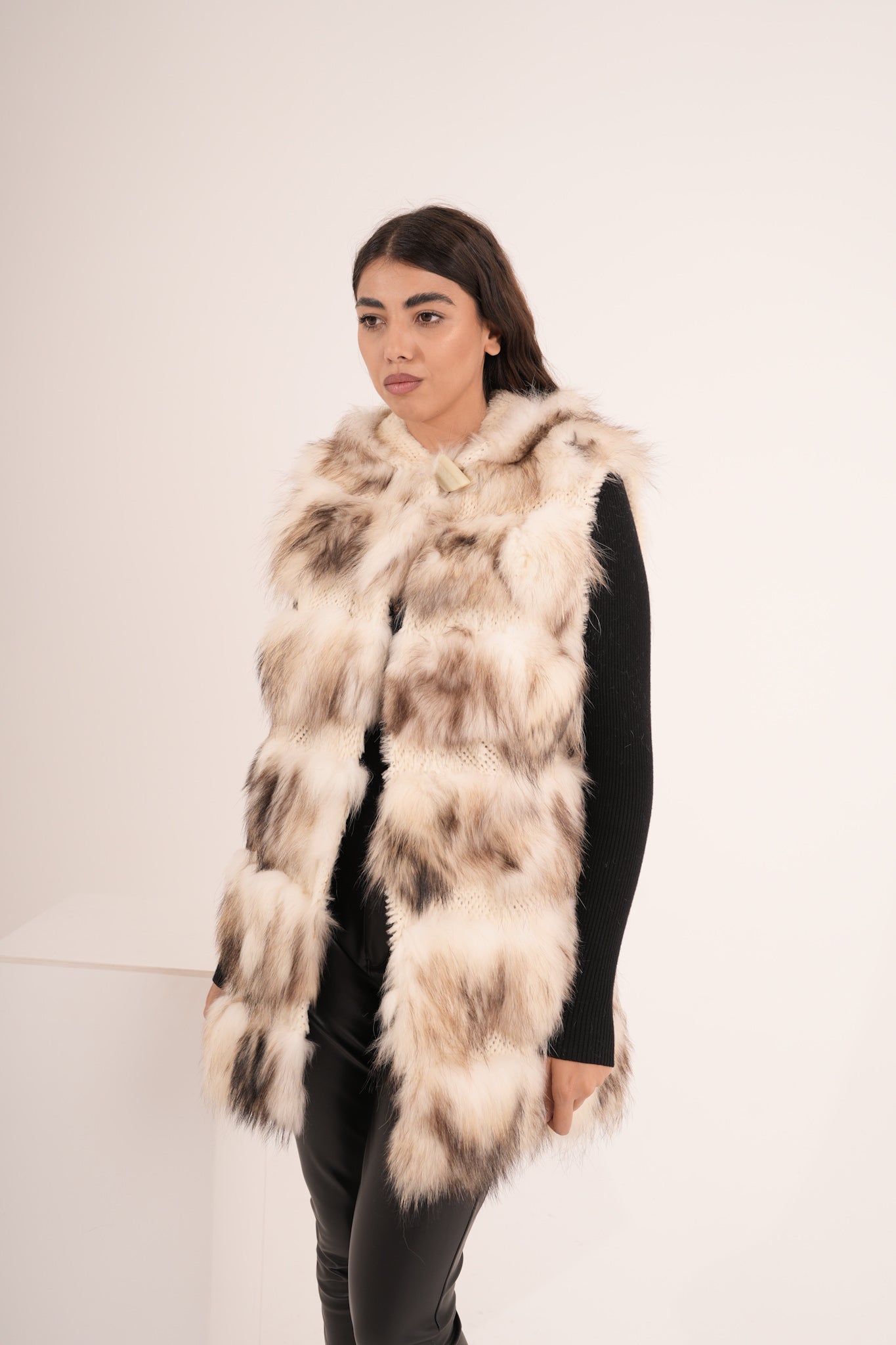 Gilet con cappuccio in volpe lilis