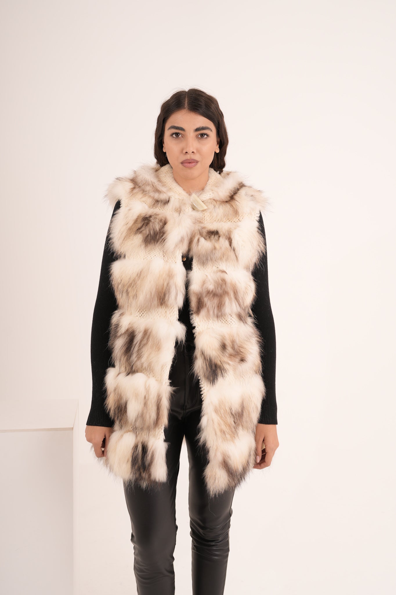 Gilet con cappuccio in volpe lilis