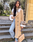 Cappotto doppiopetto con bordi in volpe
