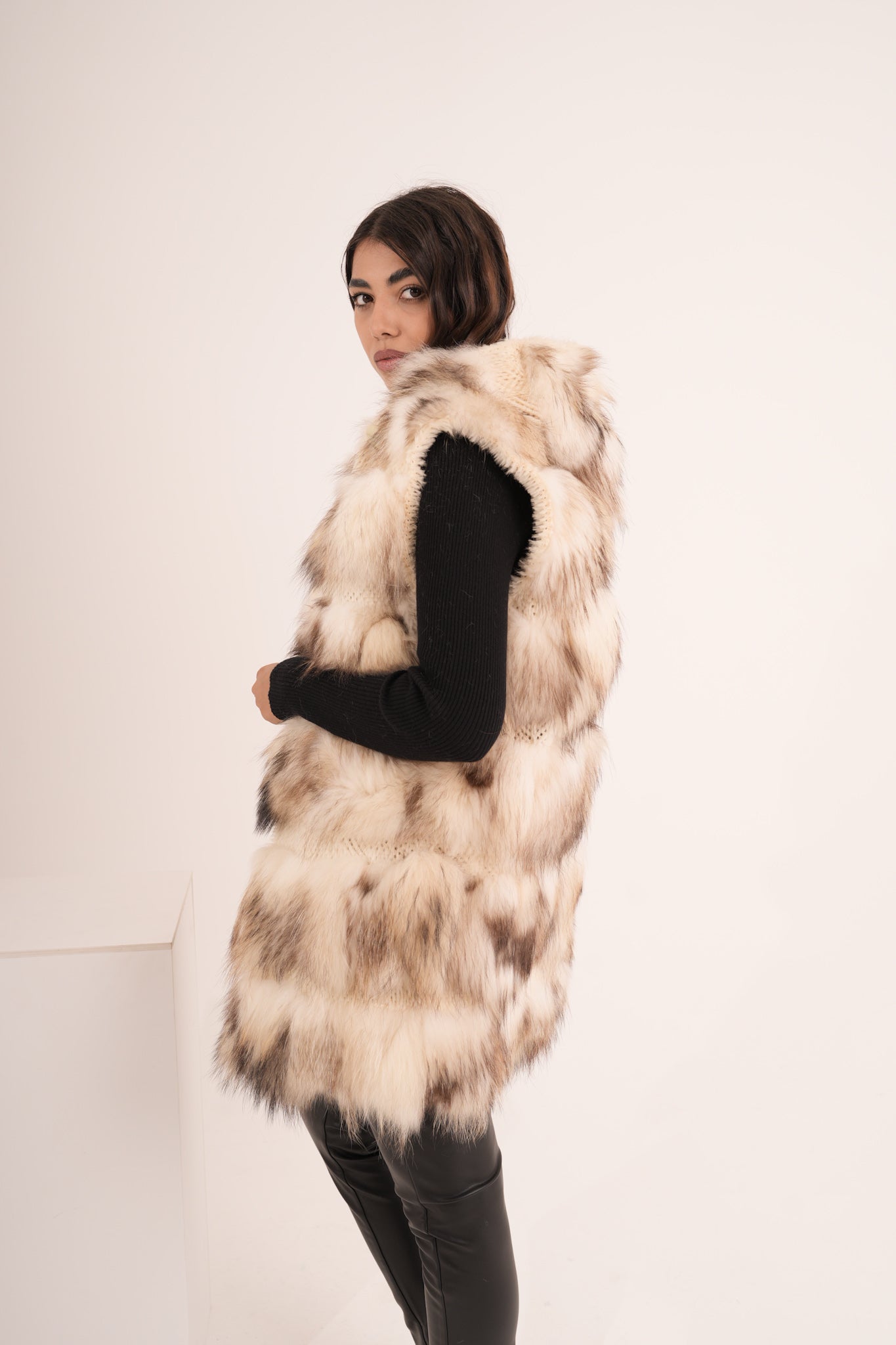 Gilet con cappuccio in volpe lilis