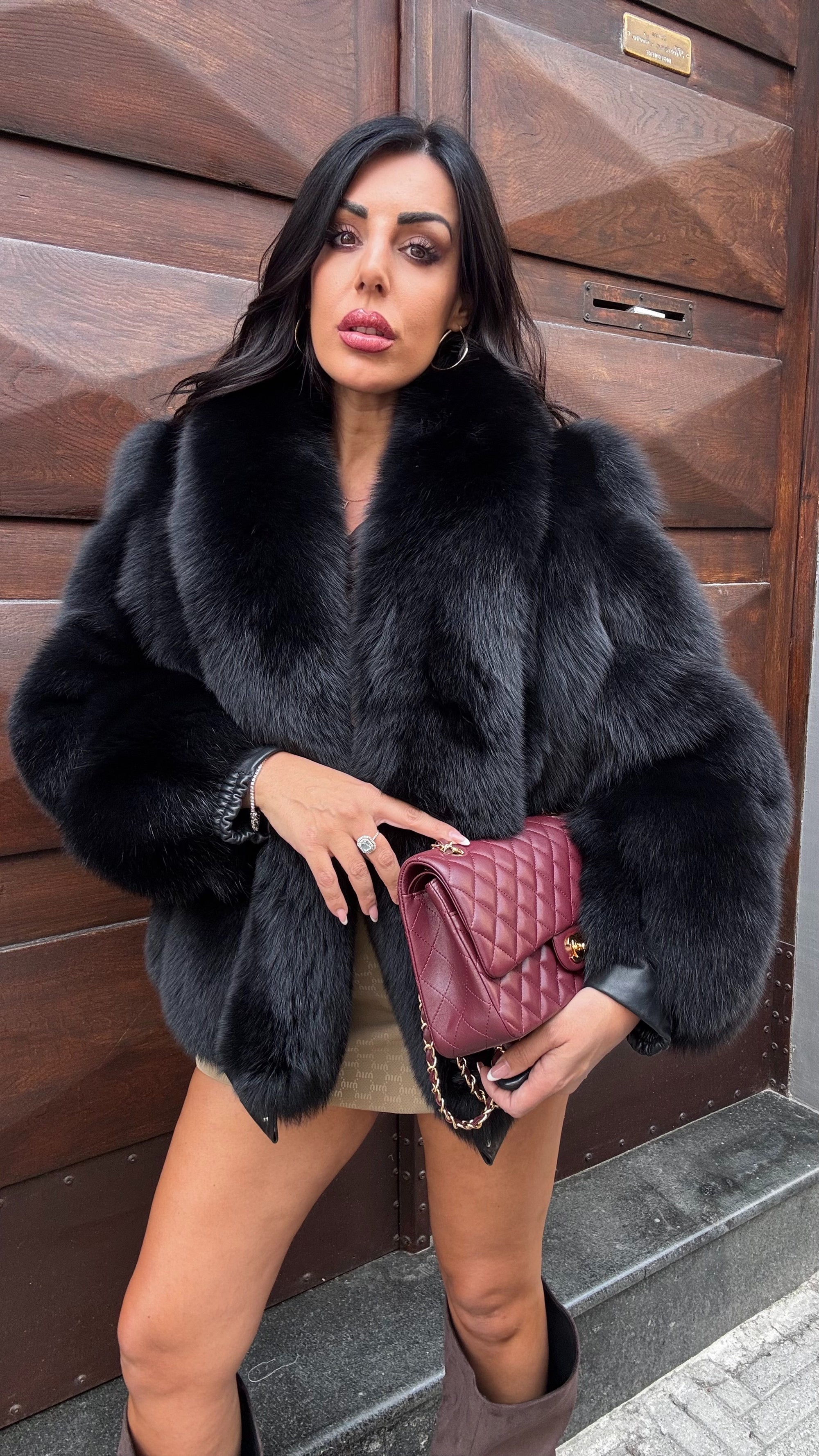 Volpe Luxury black intence