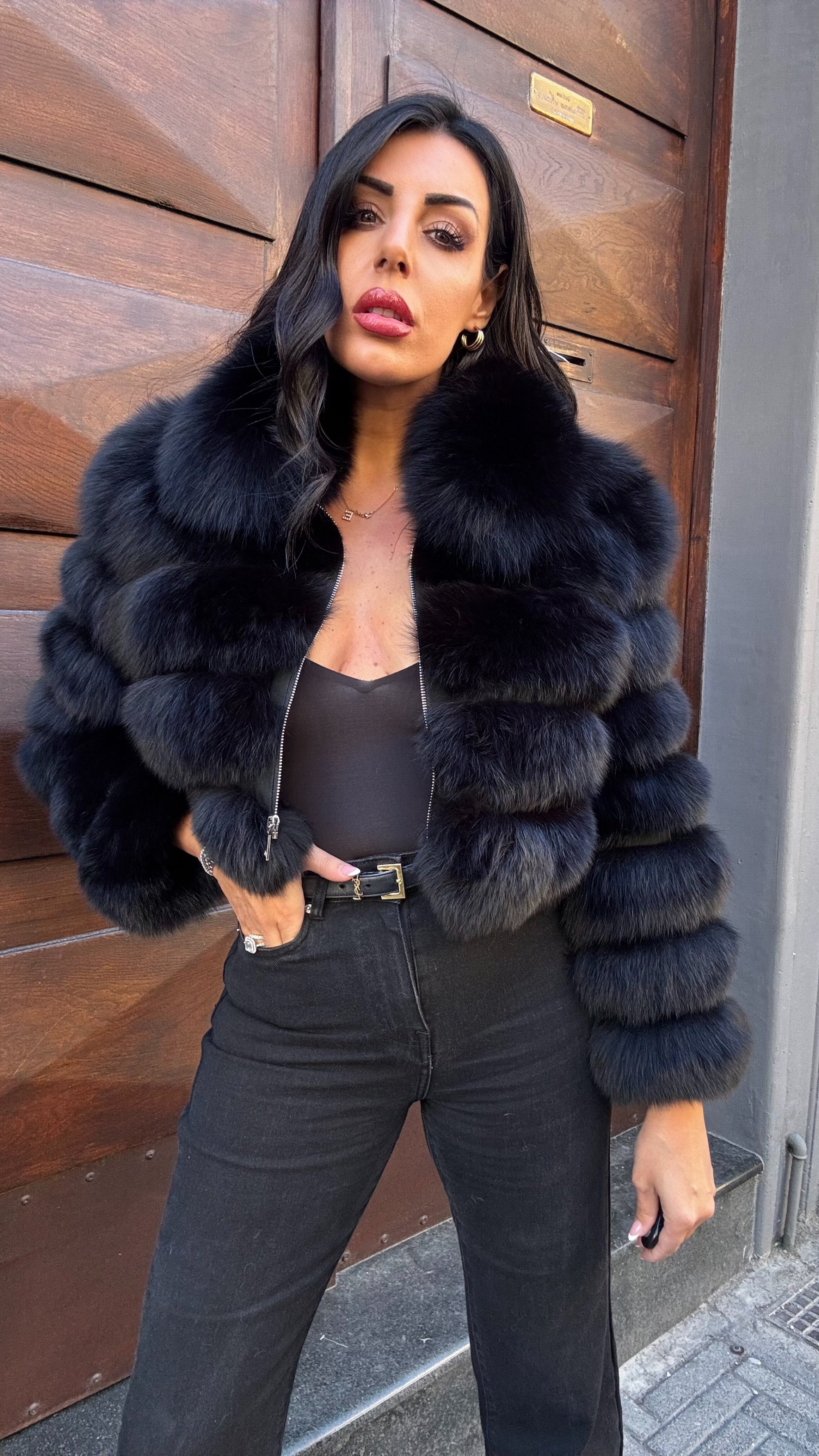 Volpe nera woman Luxury