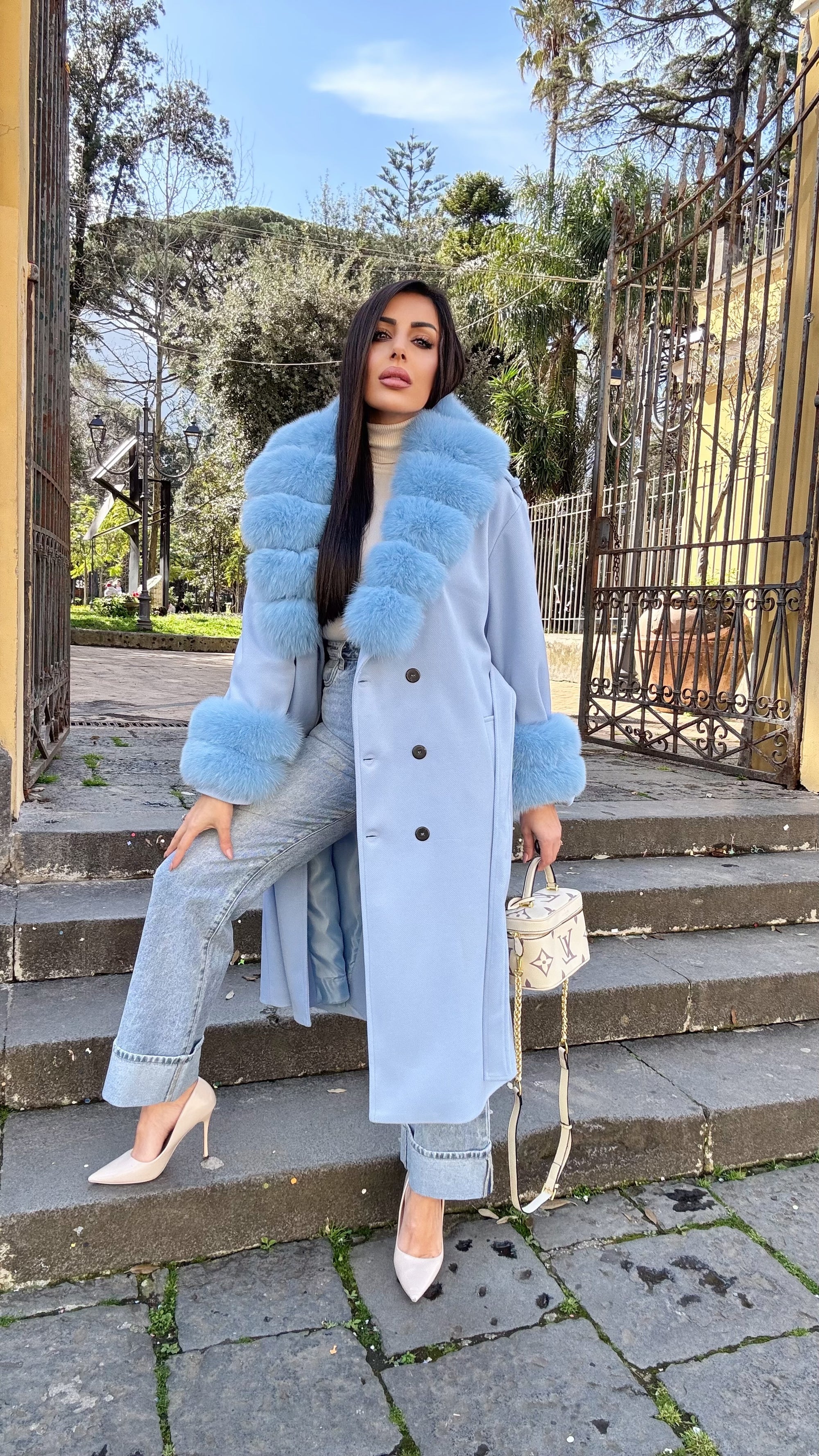 Cappotto doppiopetto con bordi in volpe