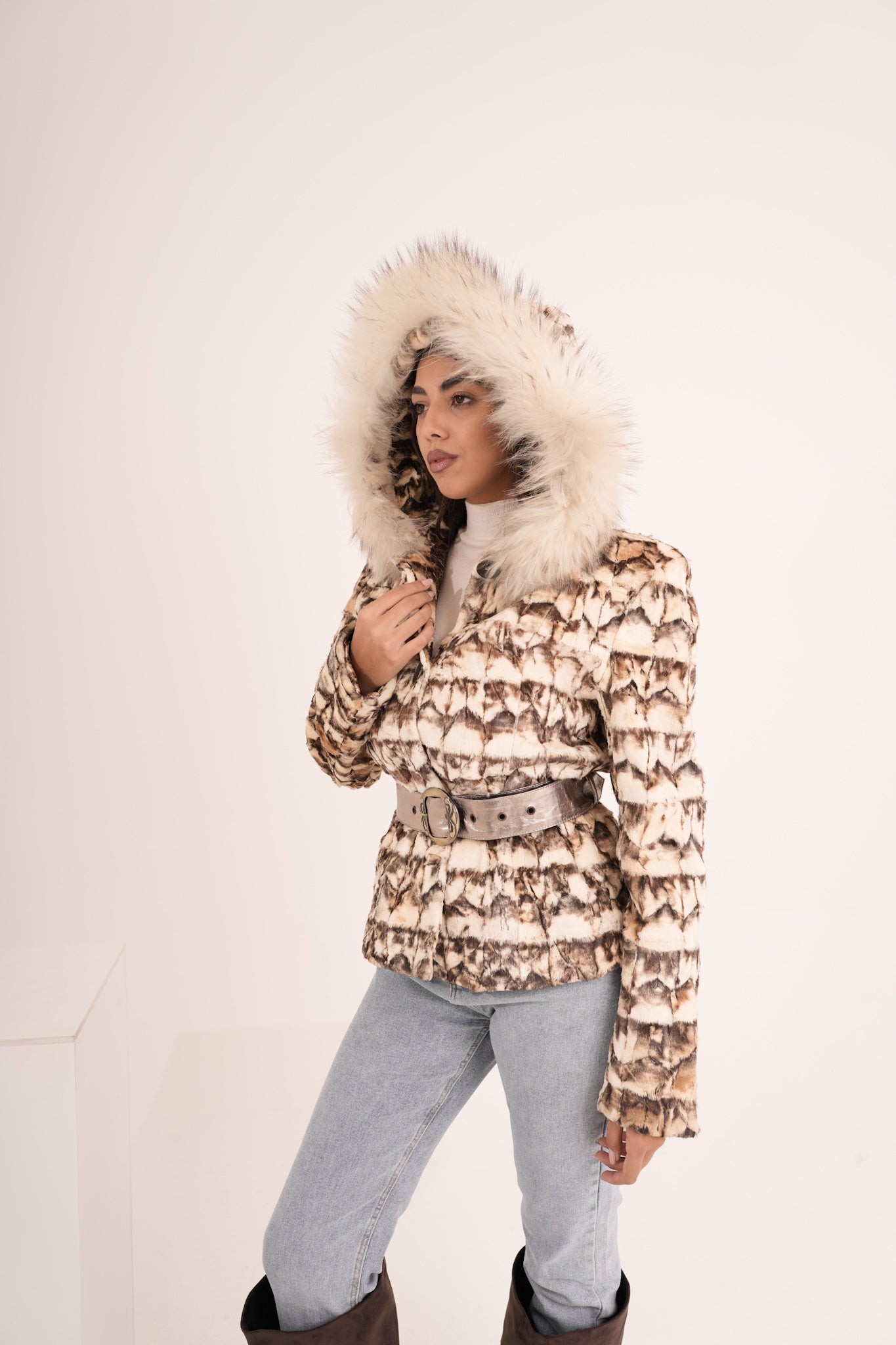 Visone con cappuccio ally plin