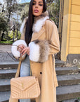 Cappotto doppiopetto con bordi in volpe