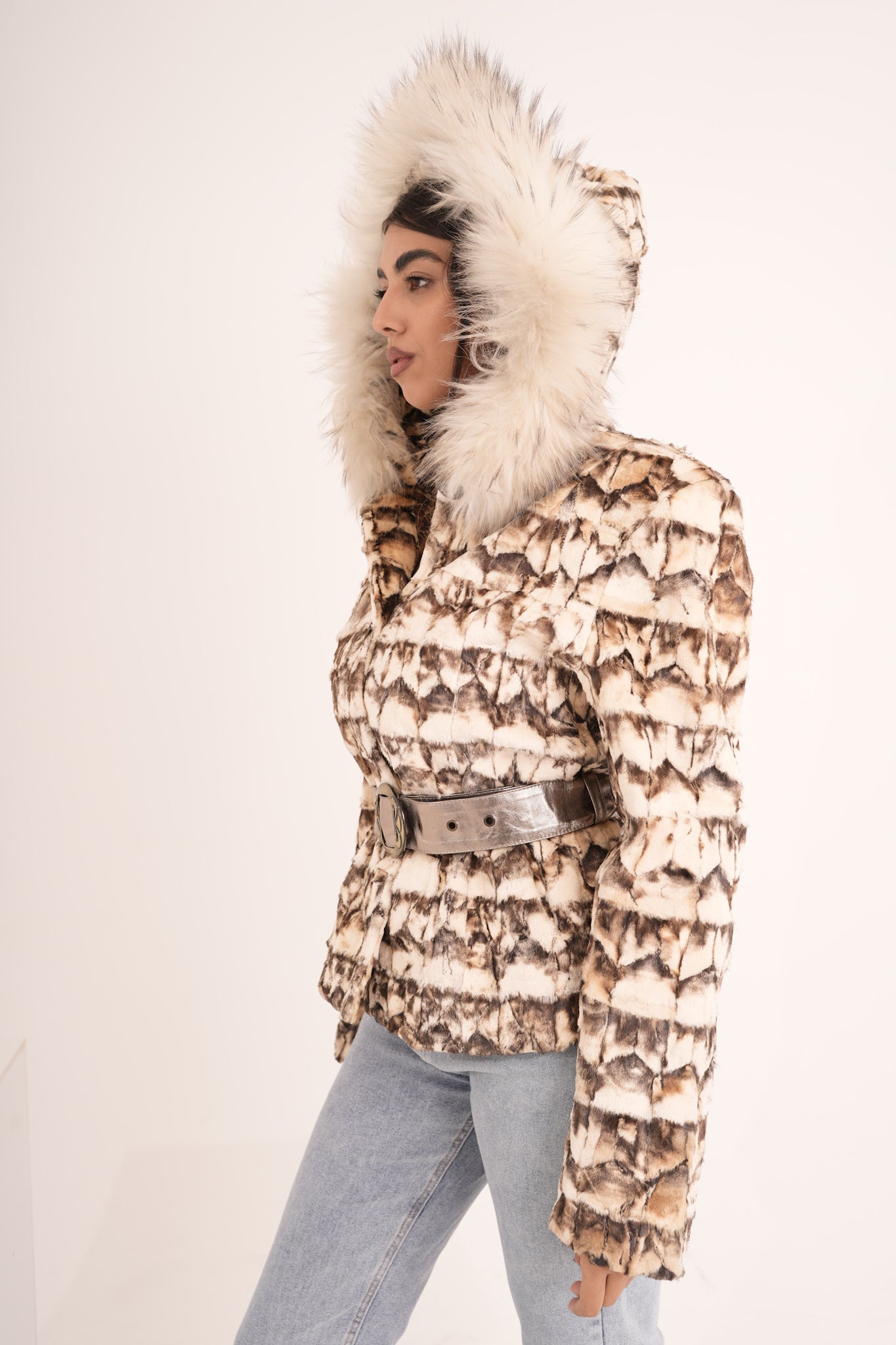 Visone con cappuccio ally plin