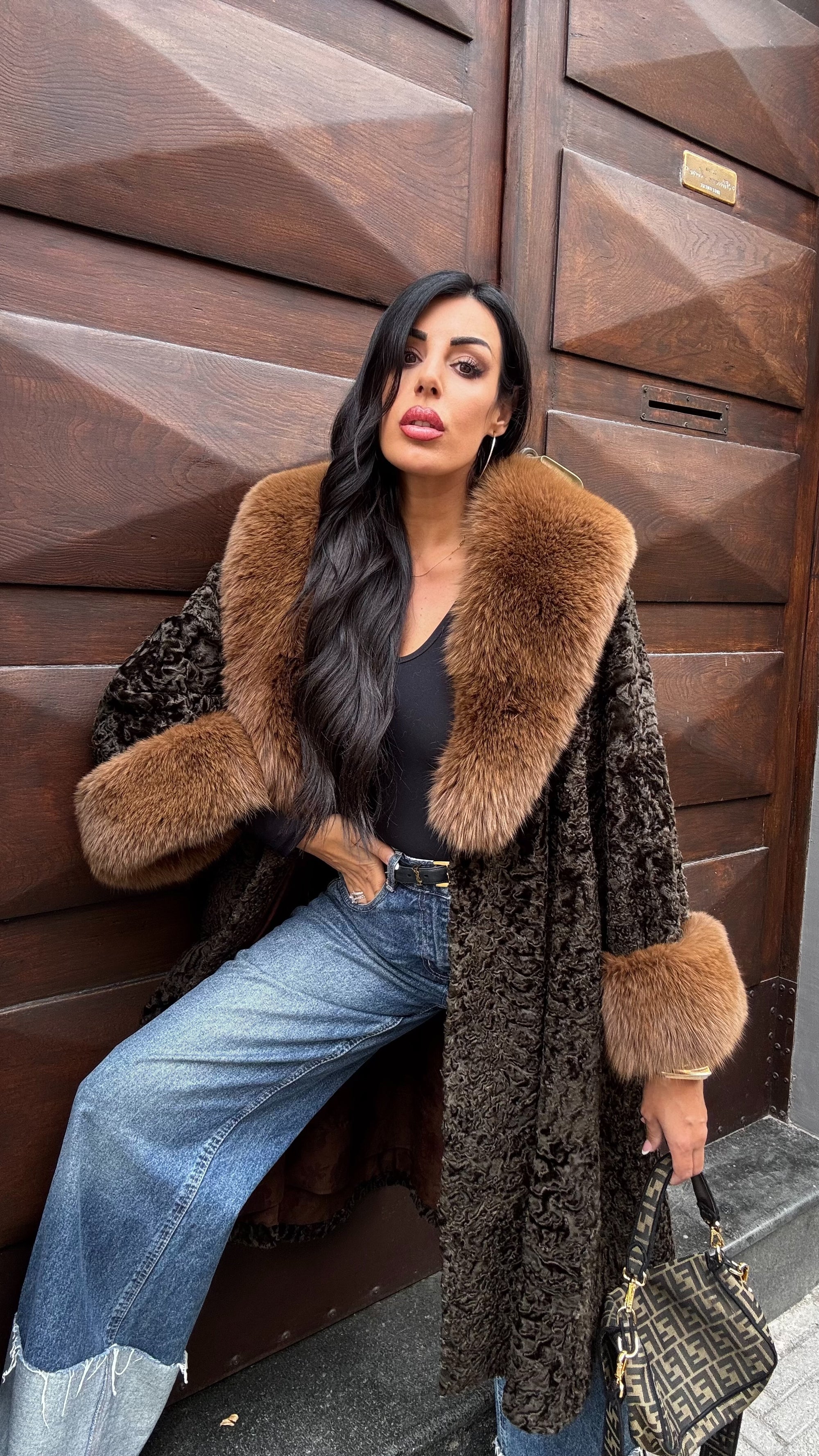 Astrakan  con bordatura in volpe amelie