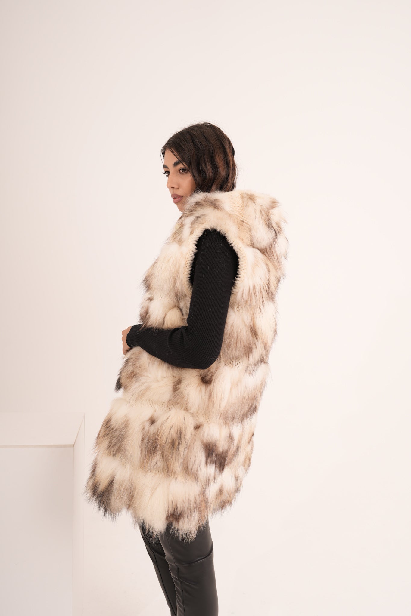 Gilet con cappuccio in volpe lilis