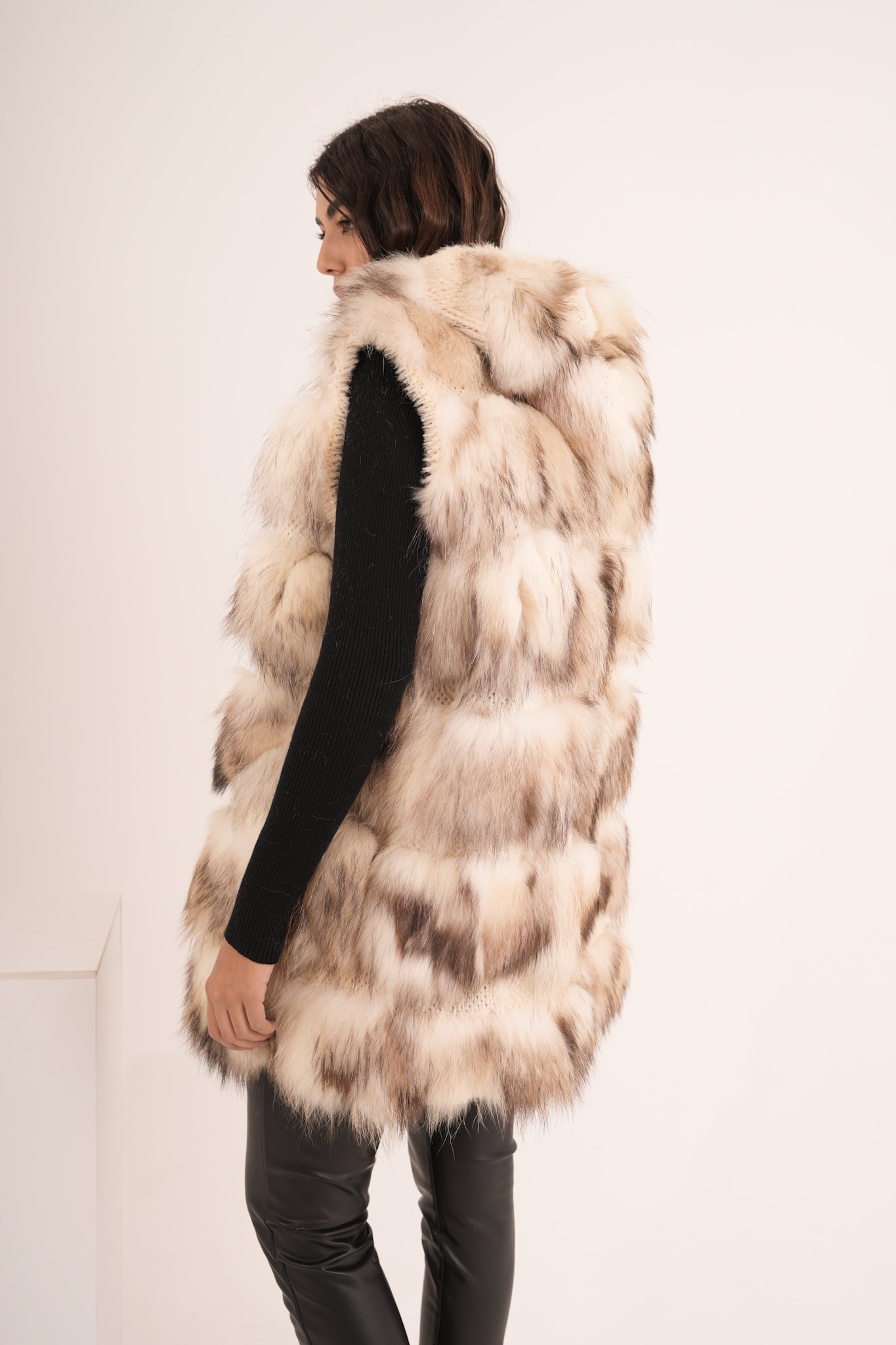 Gilet con cappuccio in volpe lilis