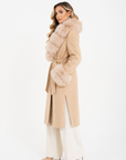 Cappotto bordato in volpe beige