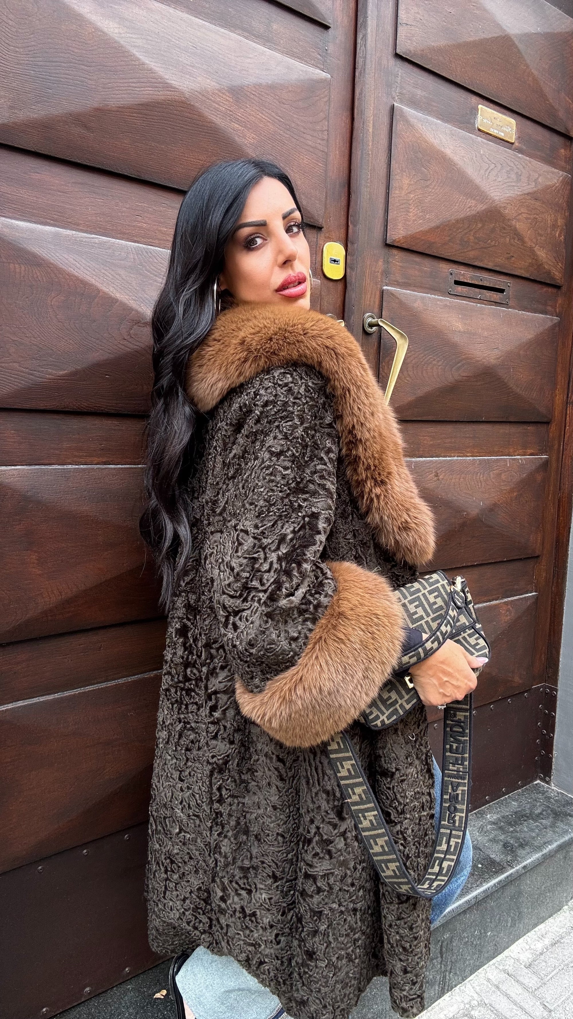 Astrakan  con bordatura in volpe amelie
