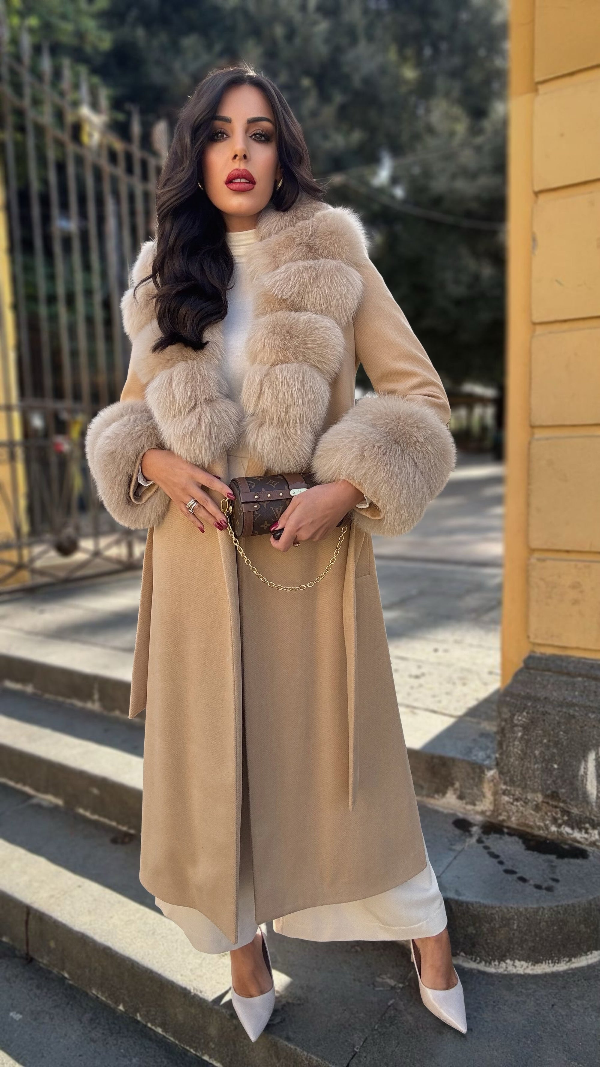 Cappotto monopetto bordi in volpe nocciola