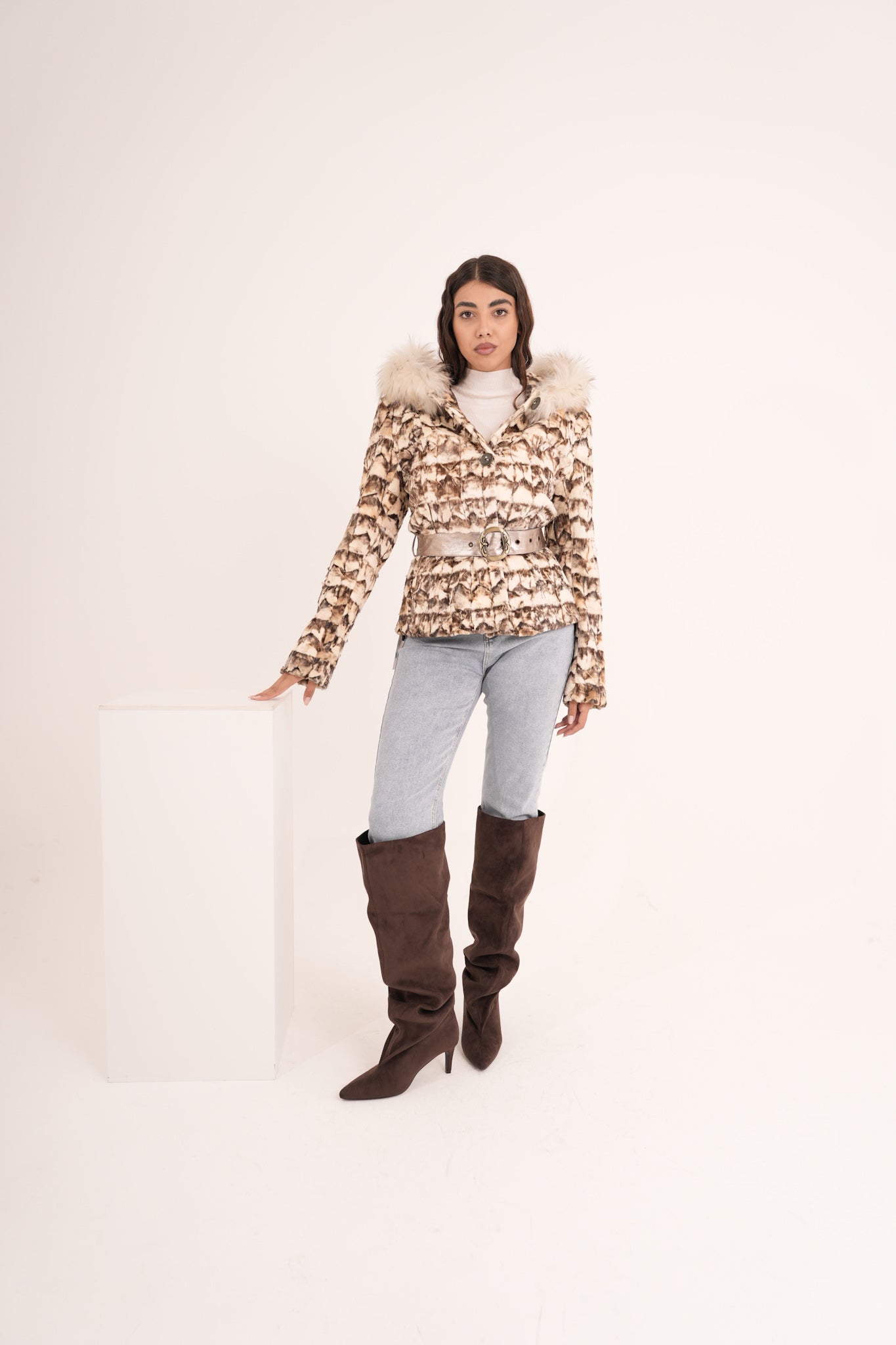 Visone con cappuccio ally plin