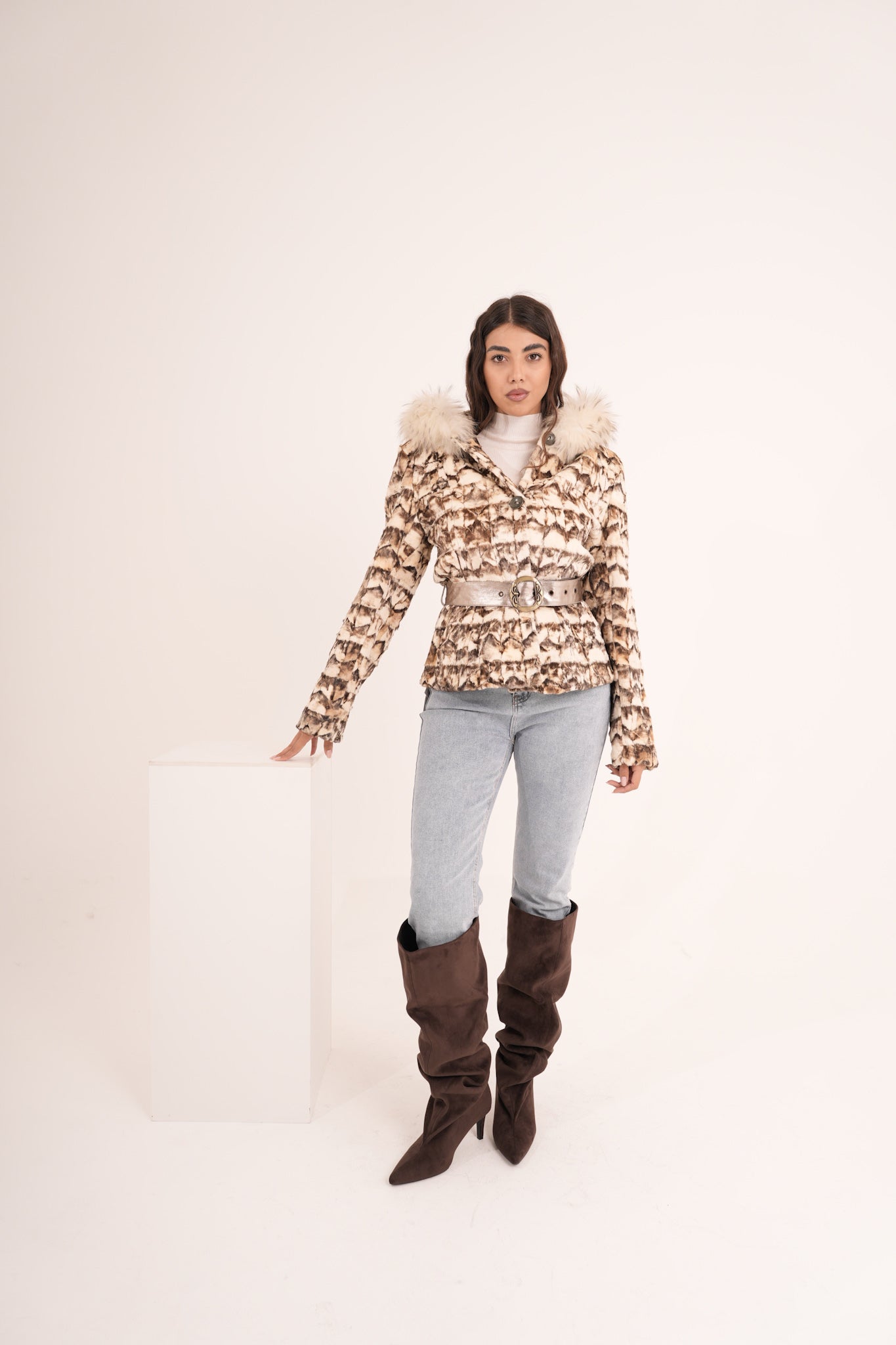 Visone con cappuccio ally plin