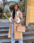 Cappotto doppiopetto con bordi in volpe