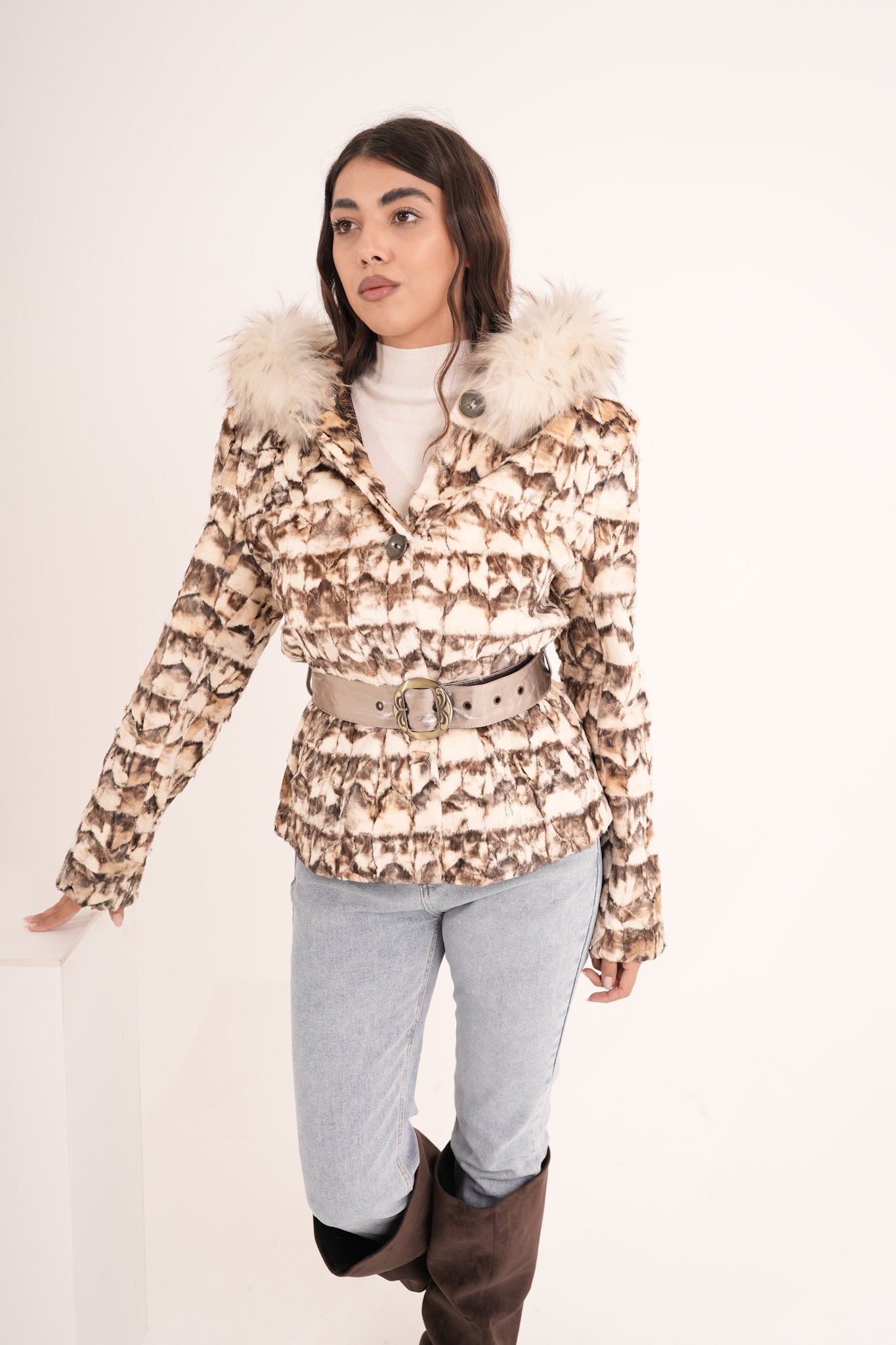 Visone con cappuccio ally plin