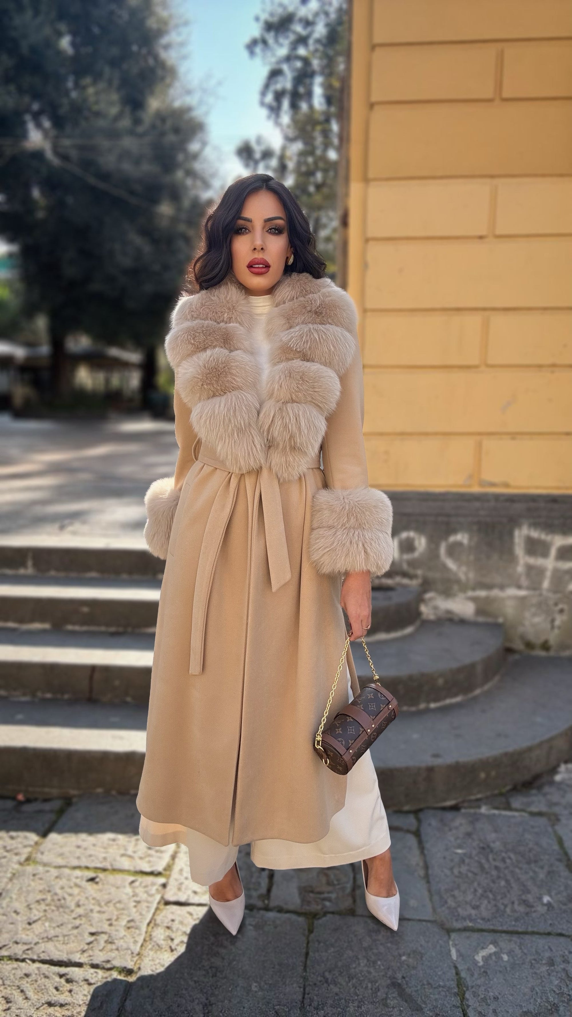 Cappotto monopetto bordi in volpe nocciola