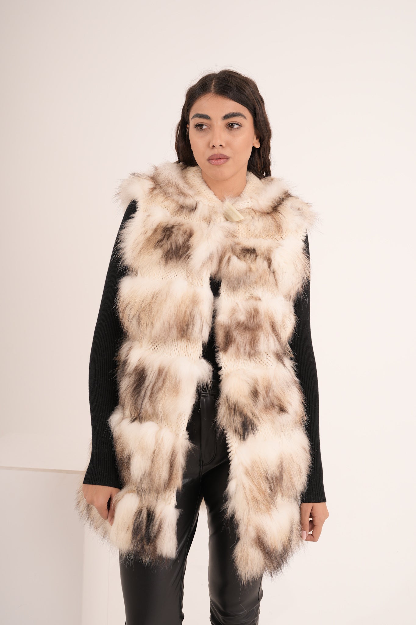 Gilet con cappuccio in volpe lilis