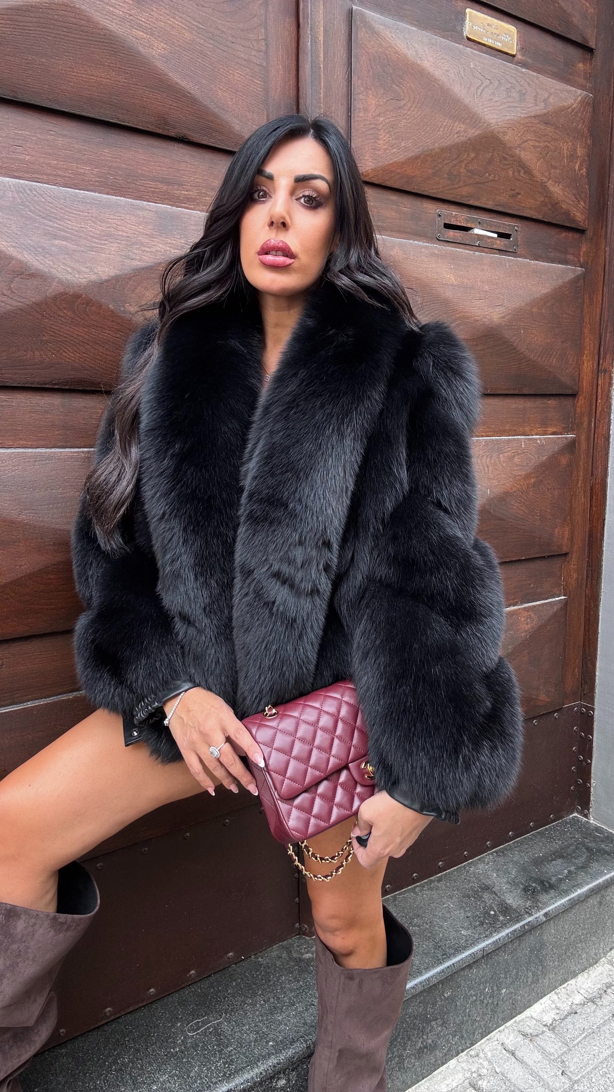 Volpe Luxury black intence