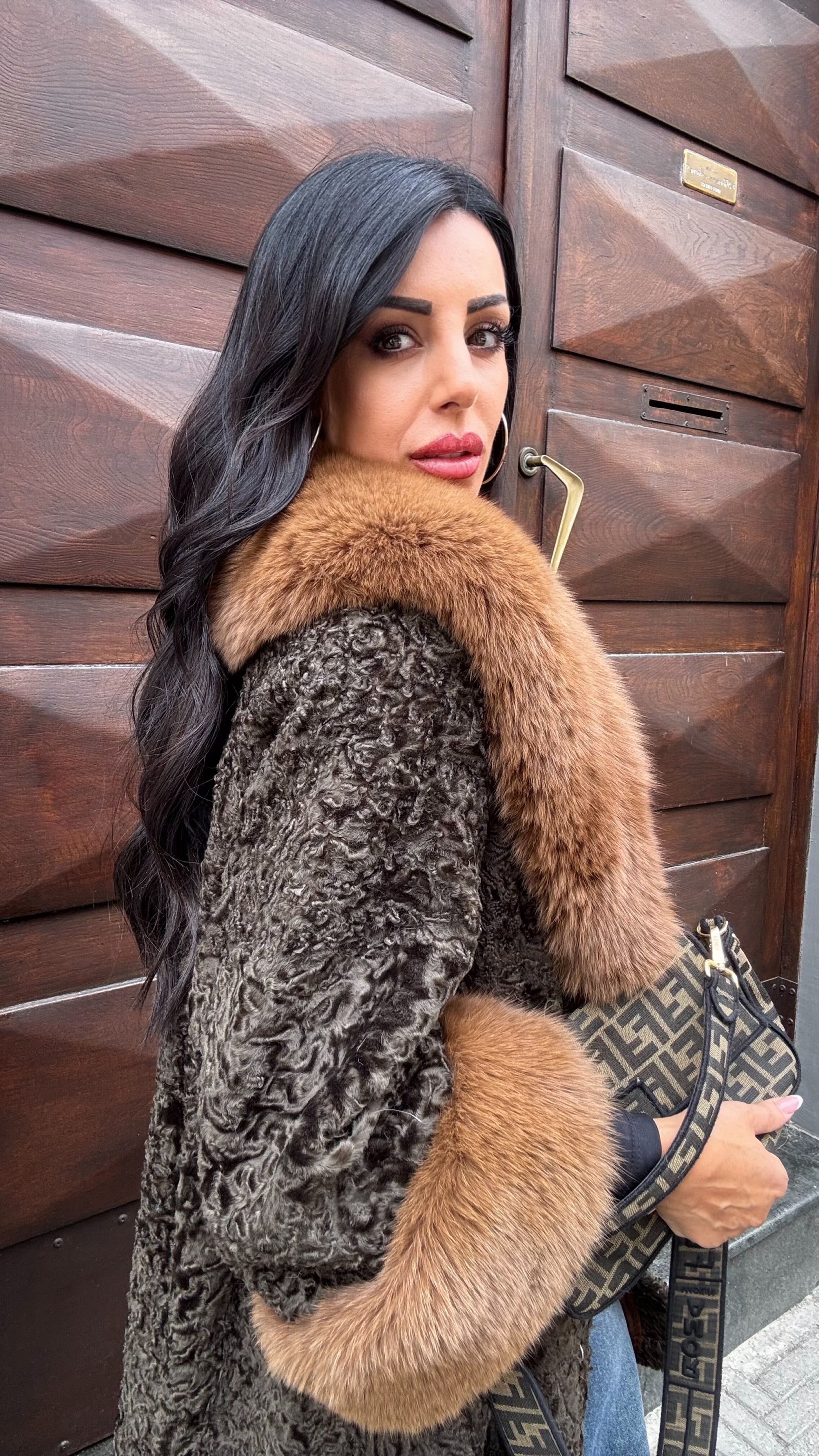 Astrakan  con bordatura in volpe amelie