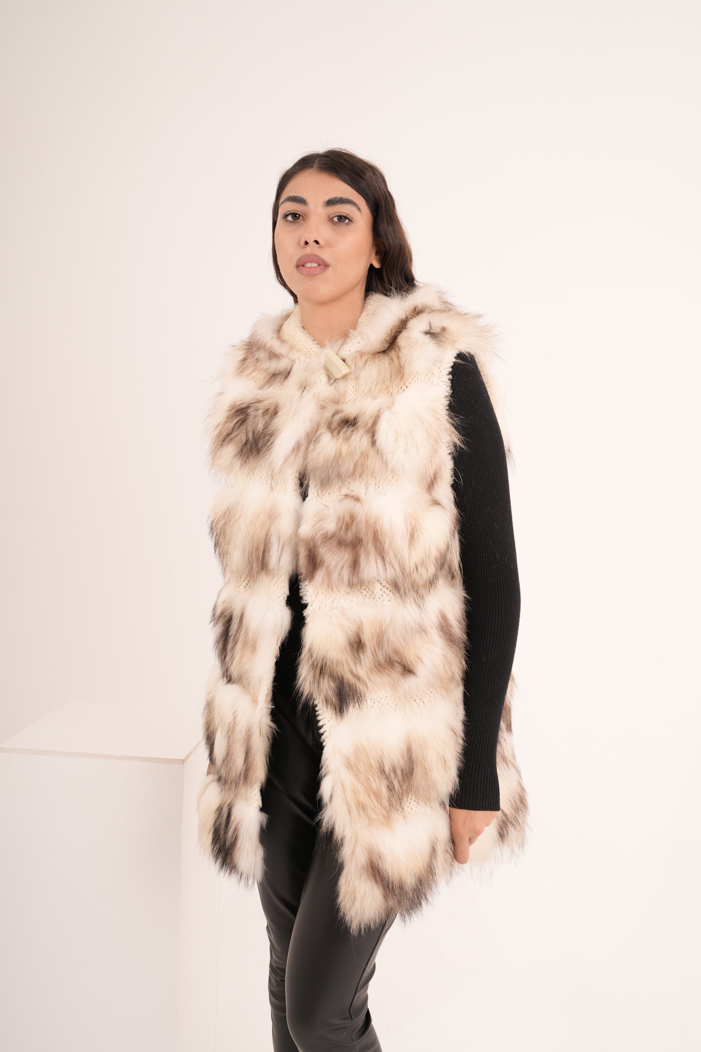 Gilet con cappuccio in volpe lilis