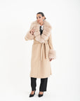 Cappotto bordato in volpe beige