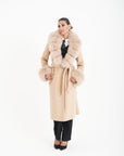 Cappotto bordato in volpe beige