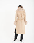 Cappotto bordato in volpe beige