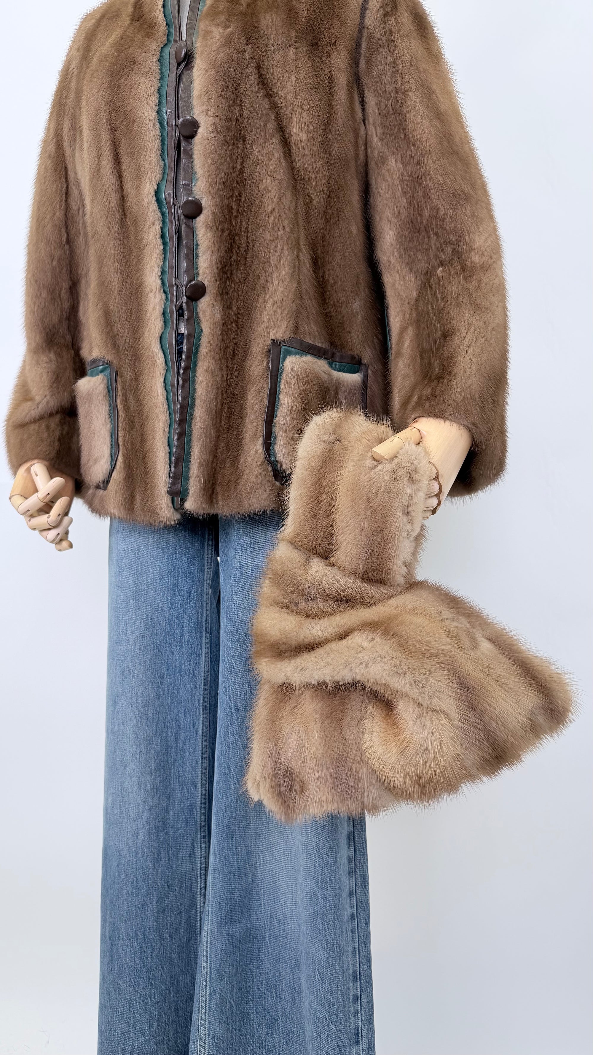 Visone con inserti in pelle