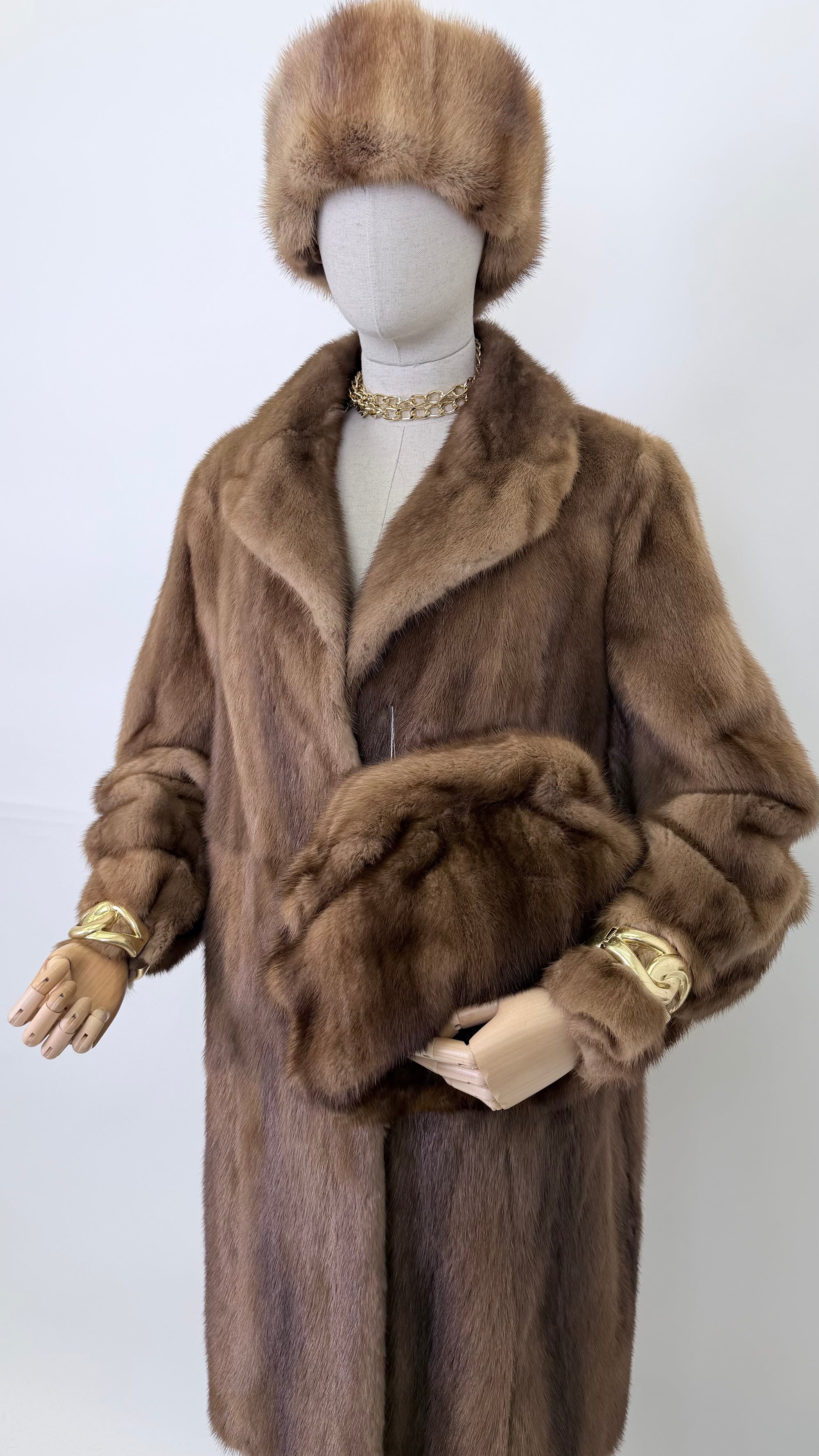 Borsa in visone realizzata a mano Trevisia con catena oro