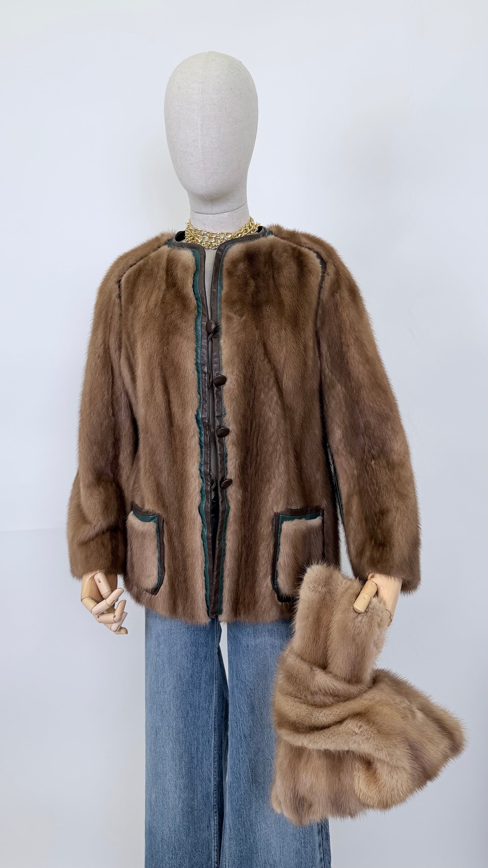 Visone con inserti in pelle