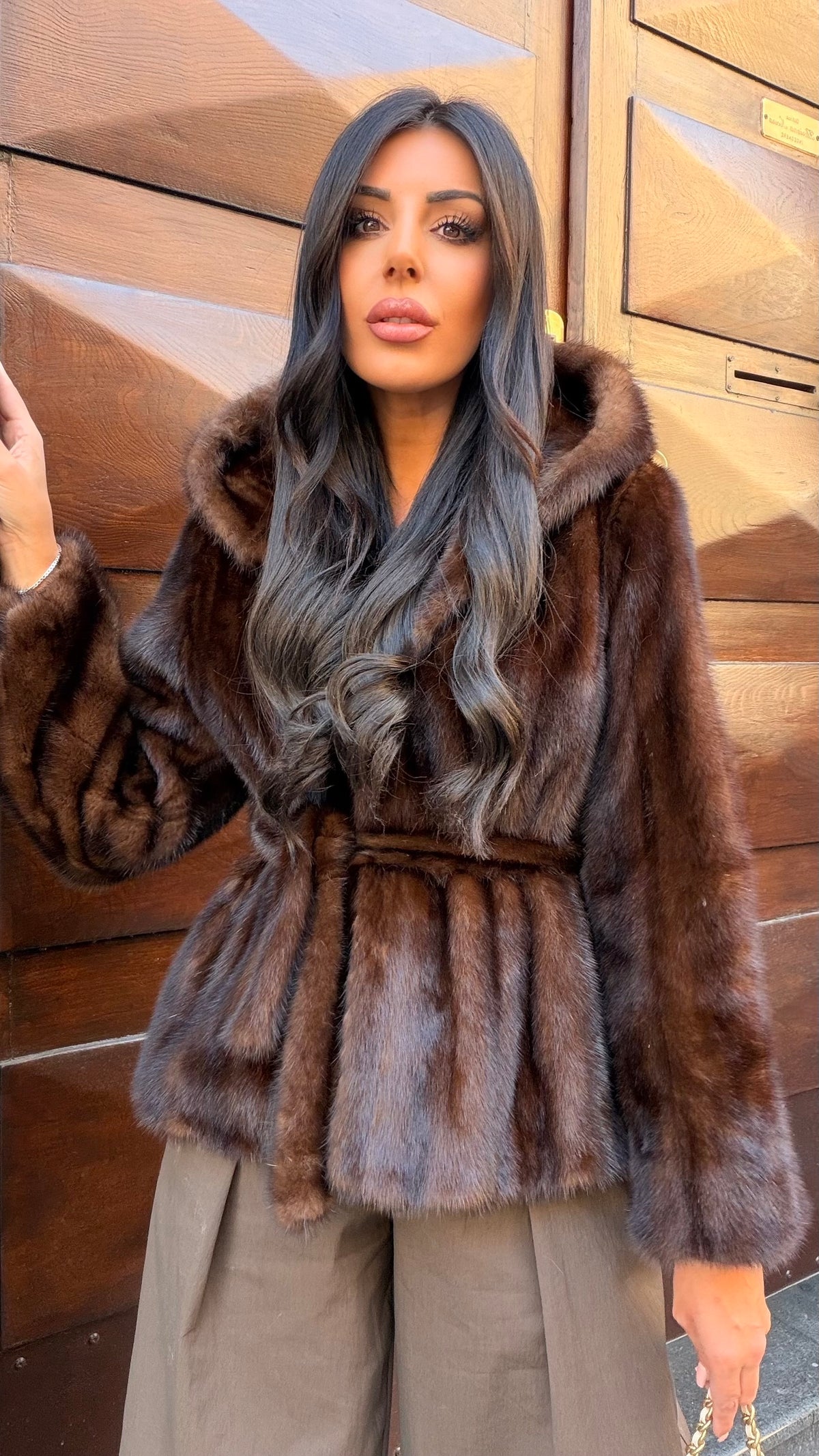 ICONIC VELVET MOKA new color