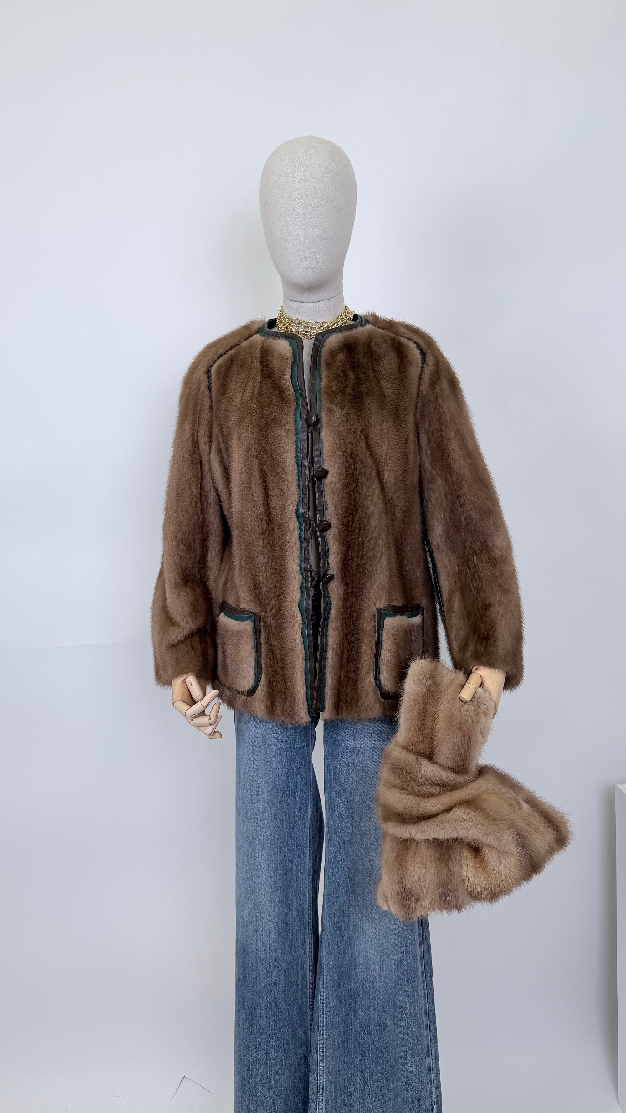 Visone con inserti in pelle