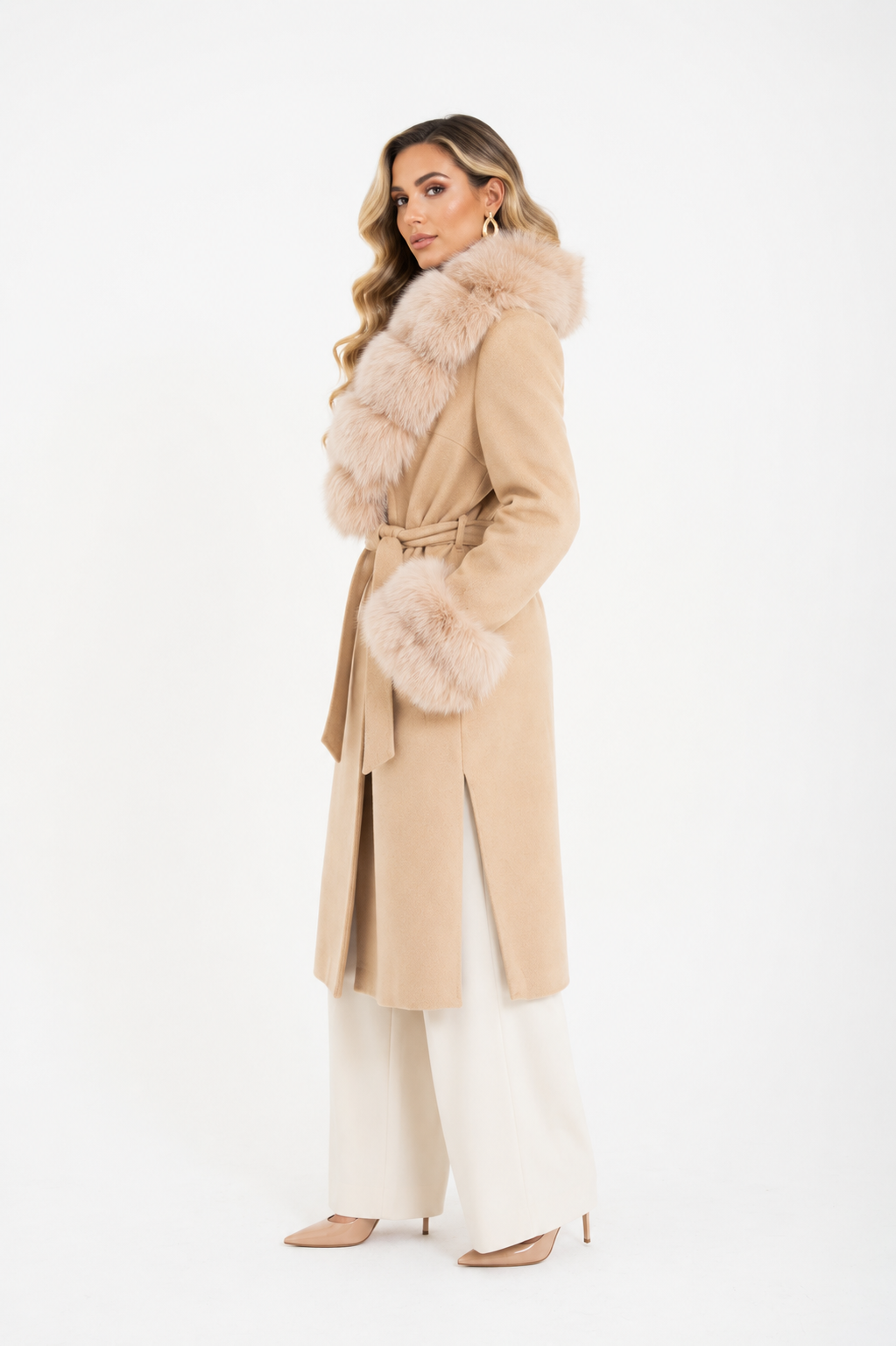 Cappotto bordato in volpe beige