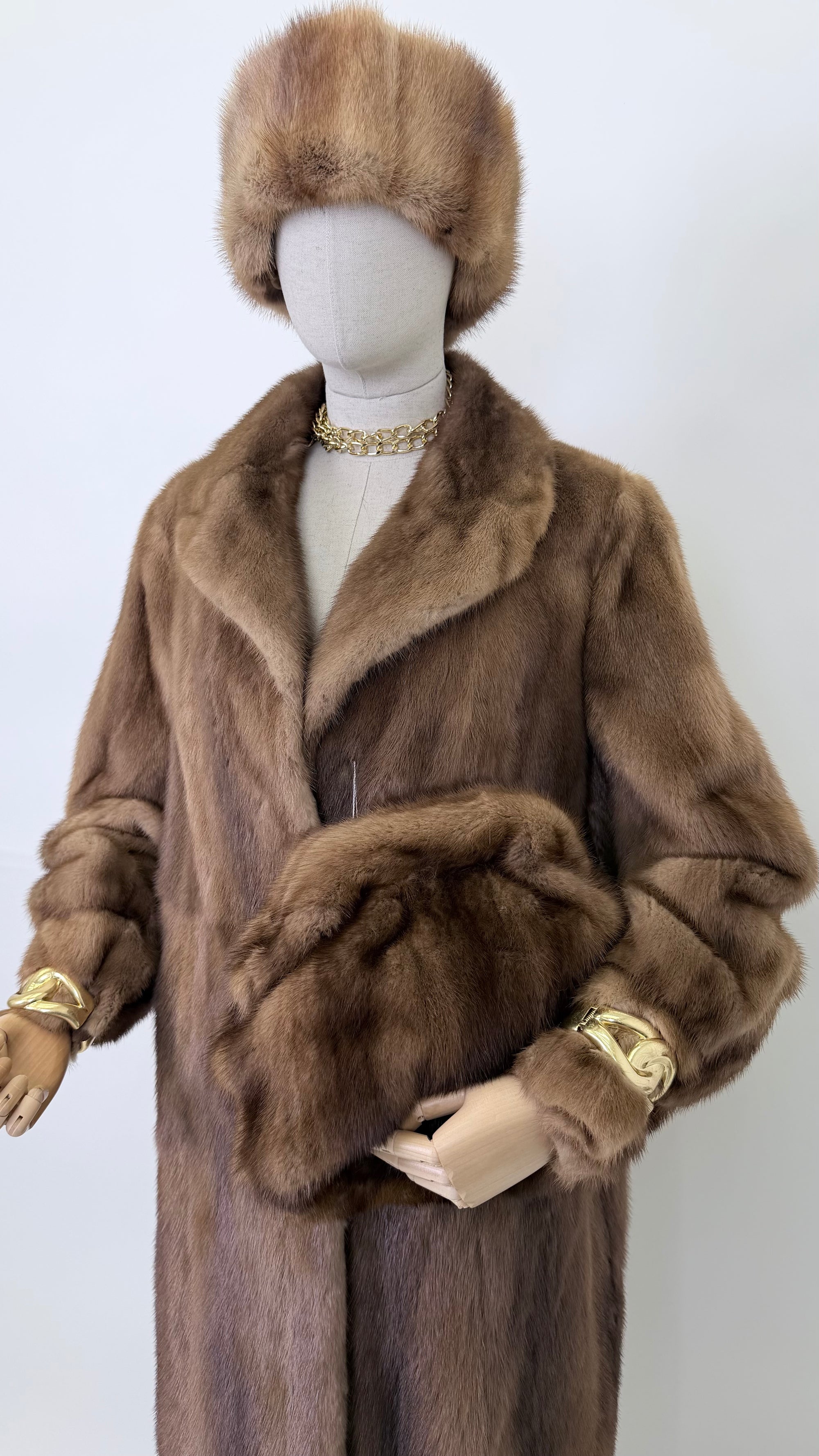 Borsa in visone realizzata a mano Trevisia con catena oro