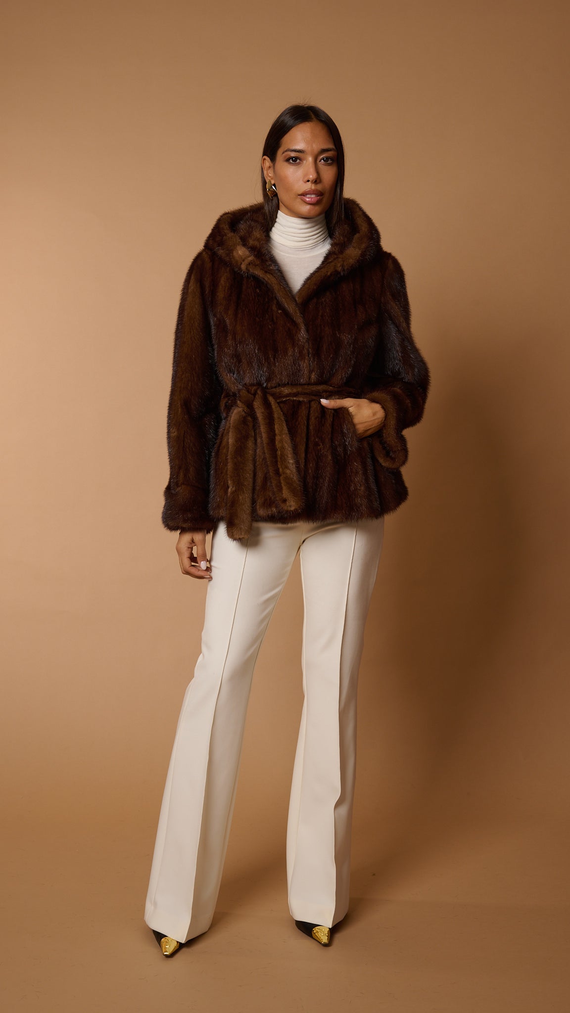 Iconic essential brown light