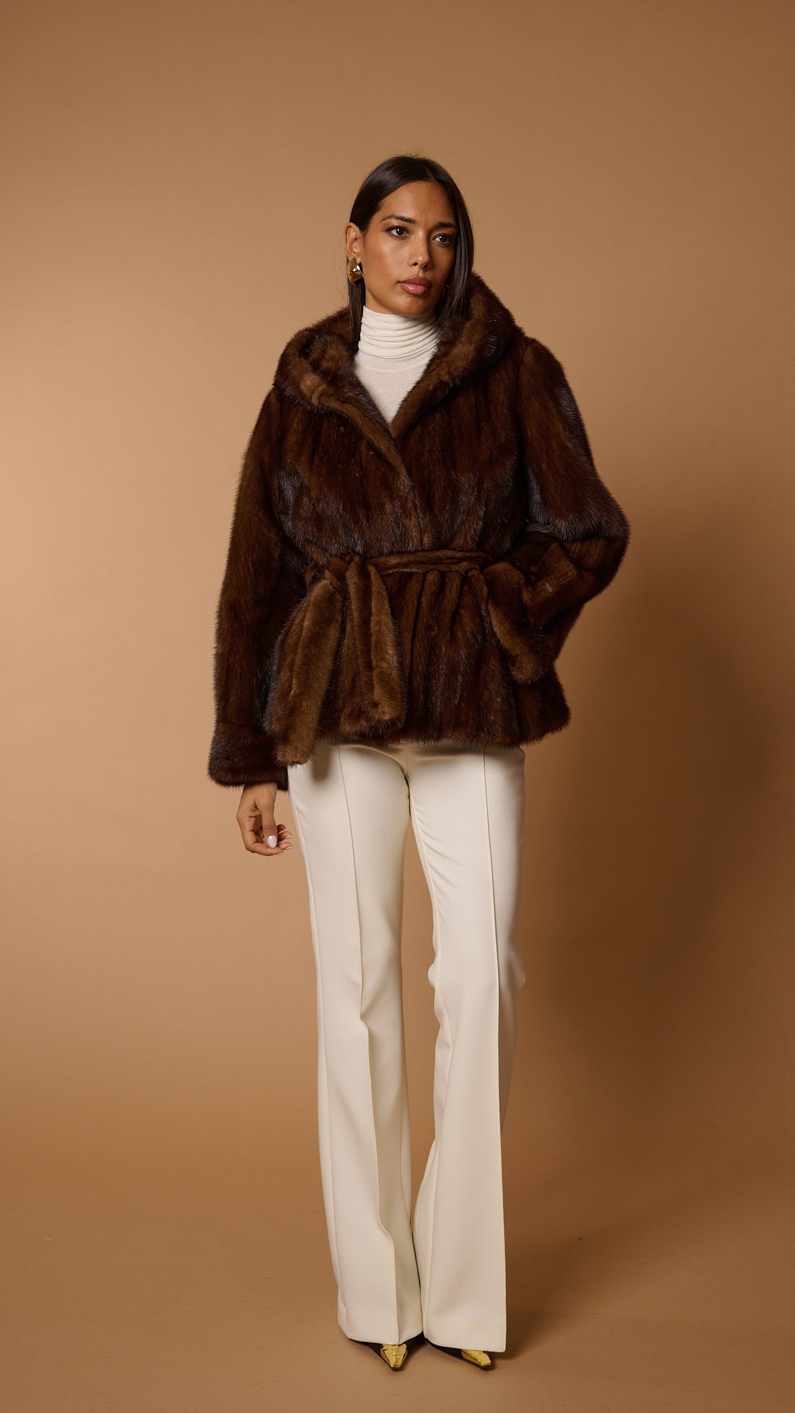 Iconic essential brown light