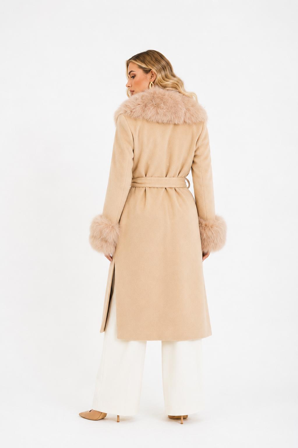 Cappotto bordato in volpe beige