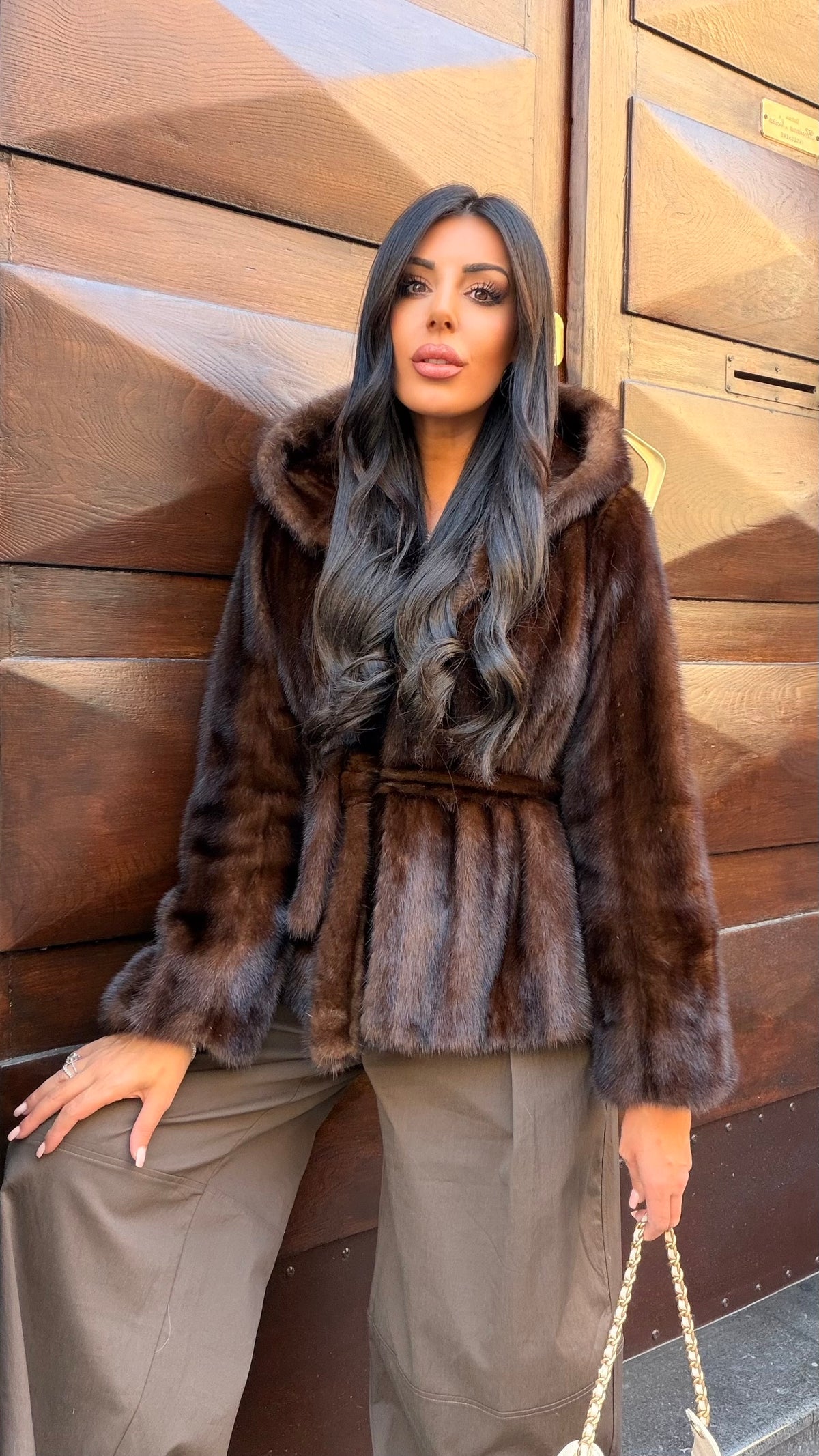 ICONIC VELVET MOKA new color
