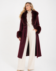 Cappotto bordato in volpe bordeaux