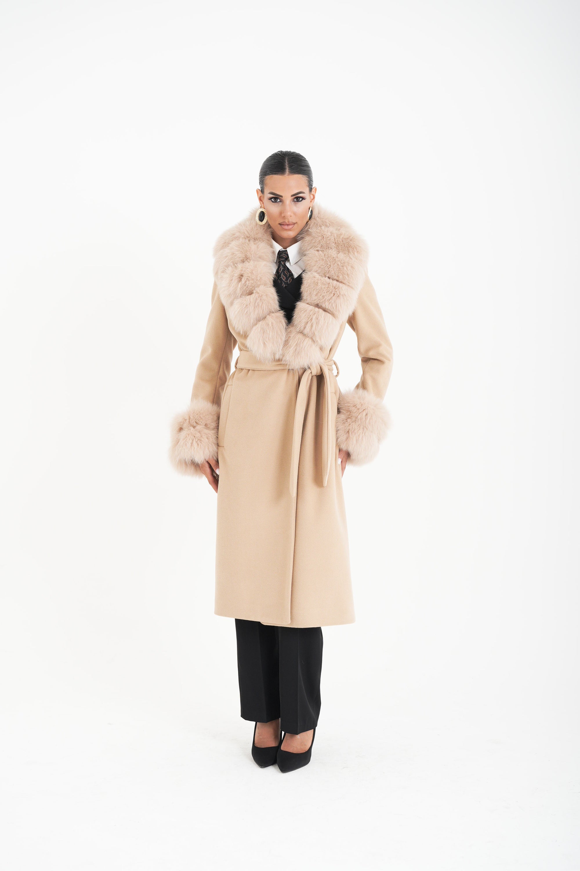Cappotto bordato in volpe beige