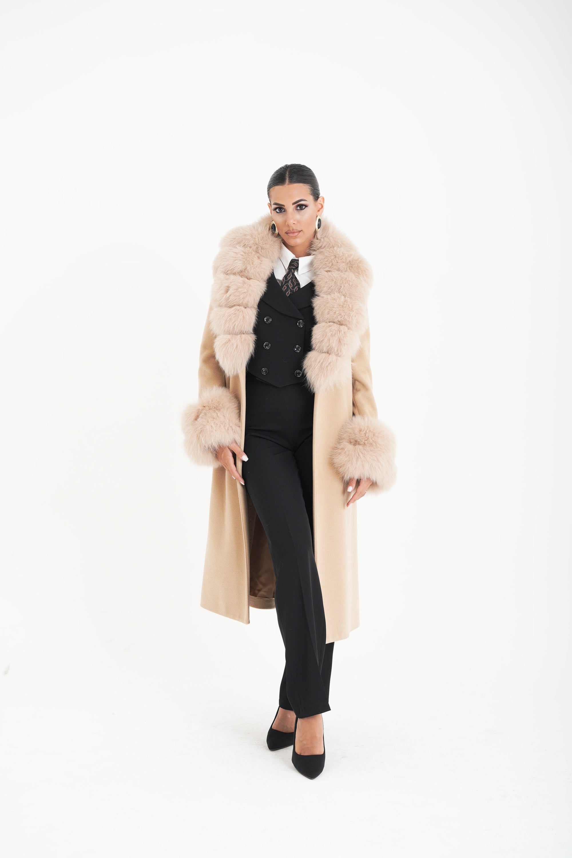 Cappotto bordato in volpe beige