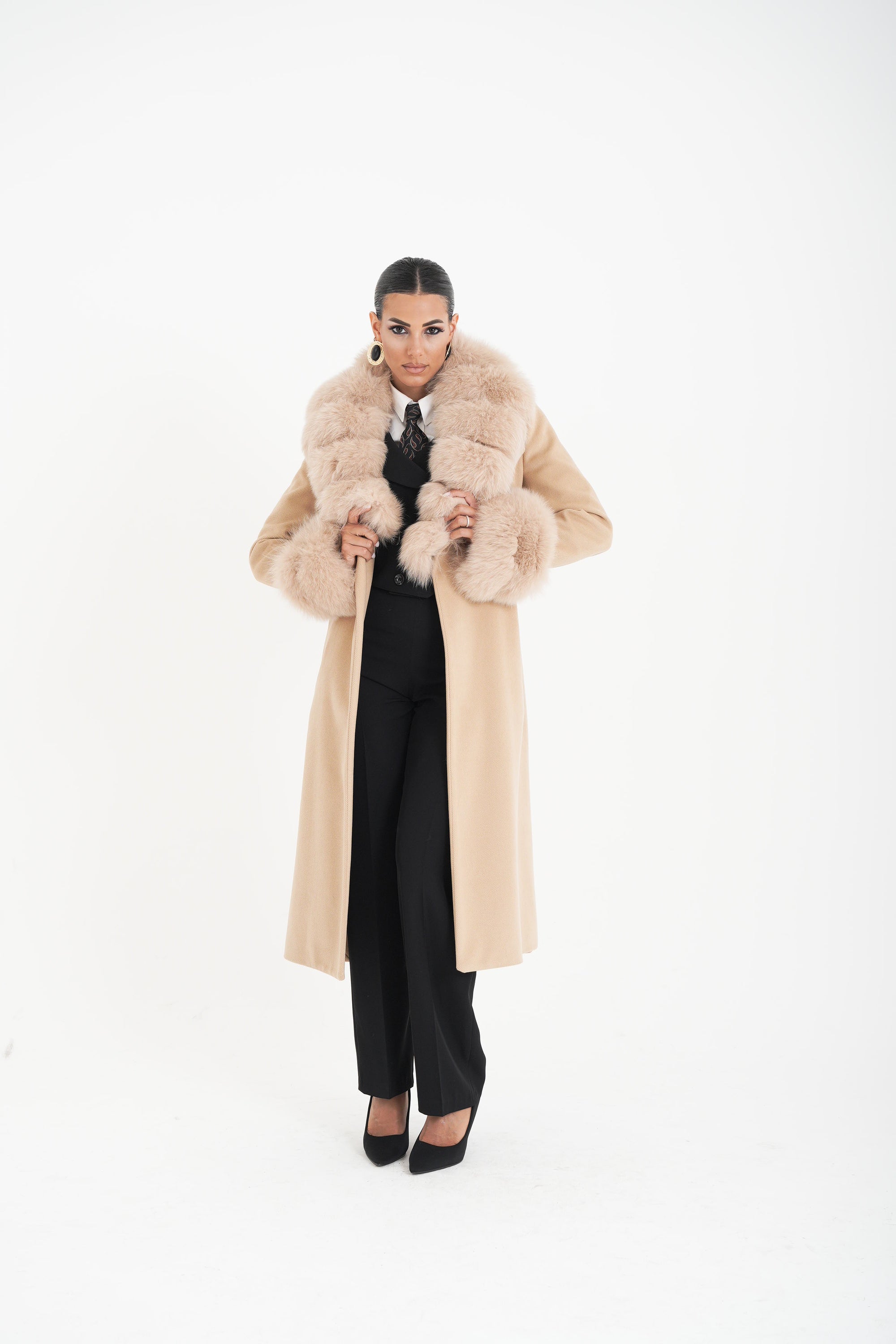Cappotto bordato in volpe beige