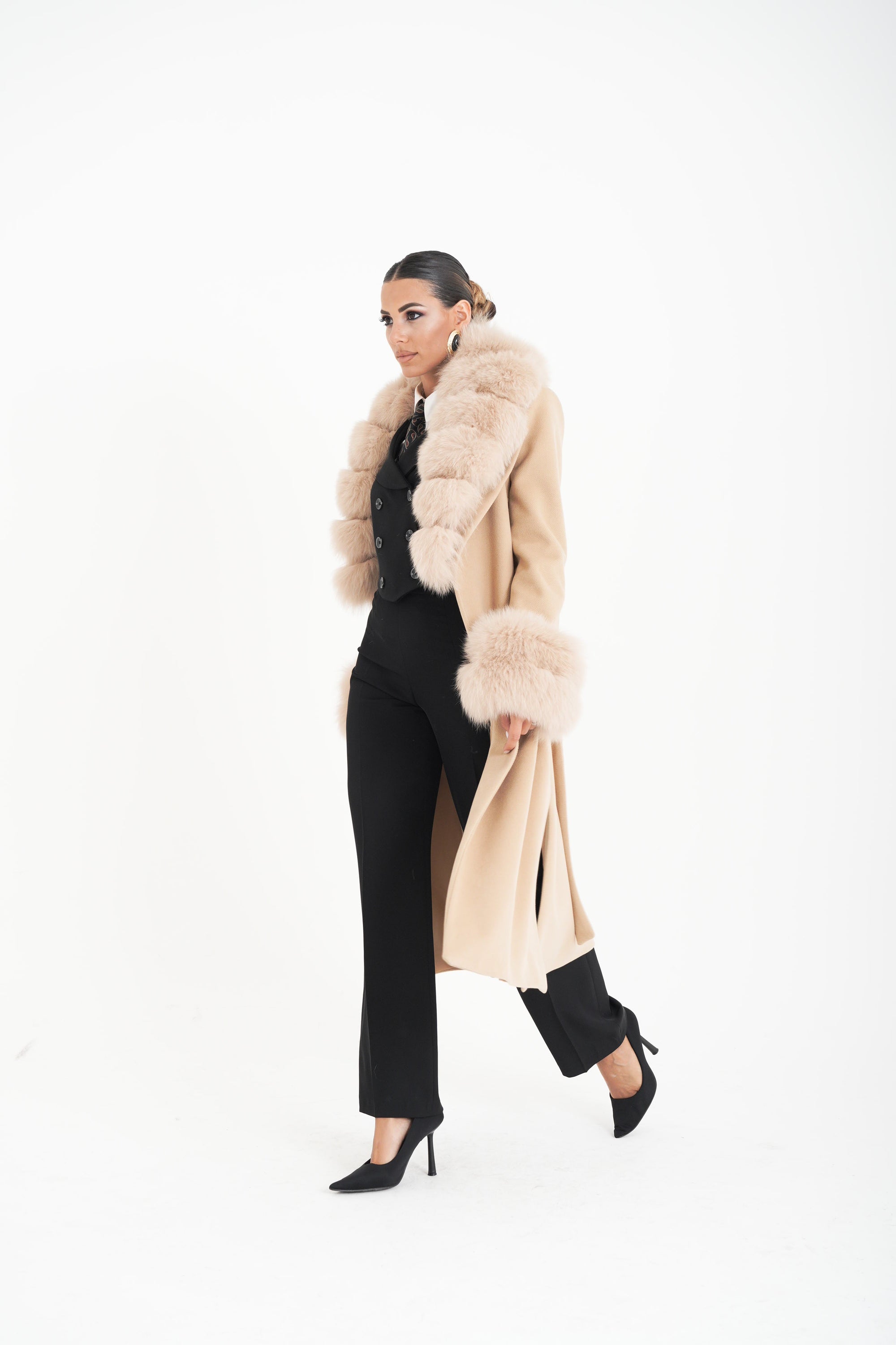 Cappotto bordato in volpe beige